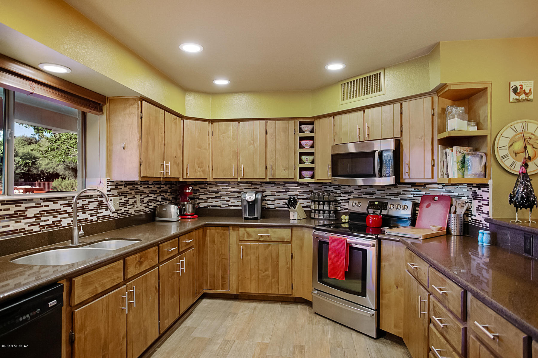 3221 N Riverbend Place