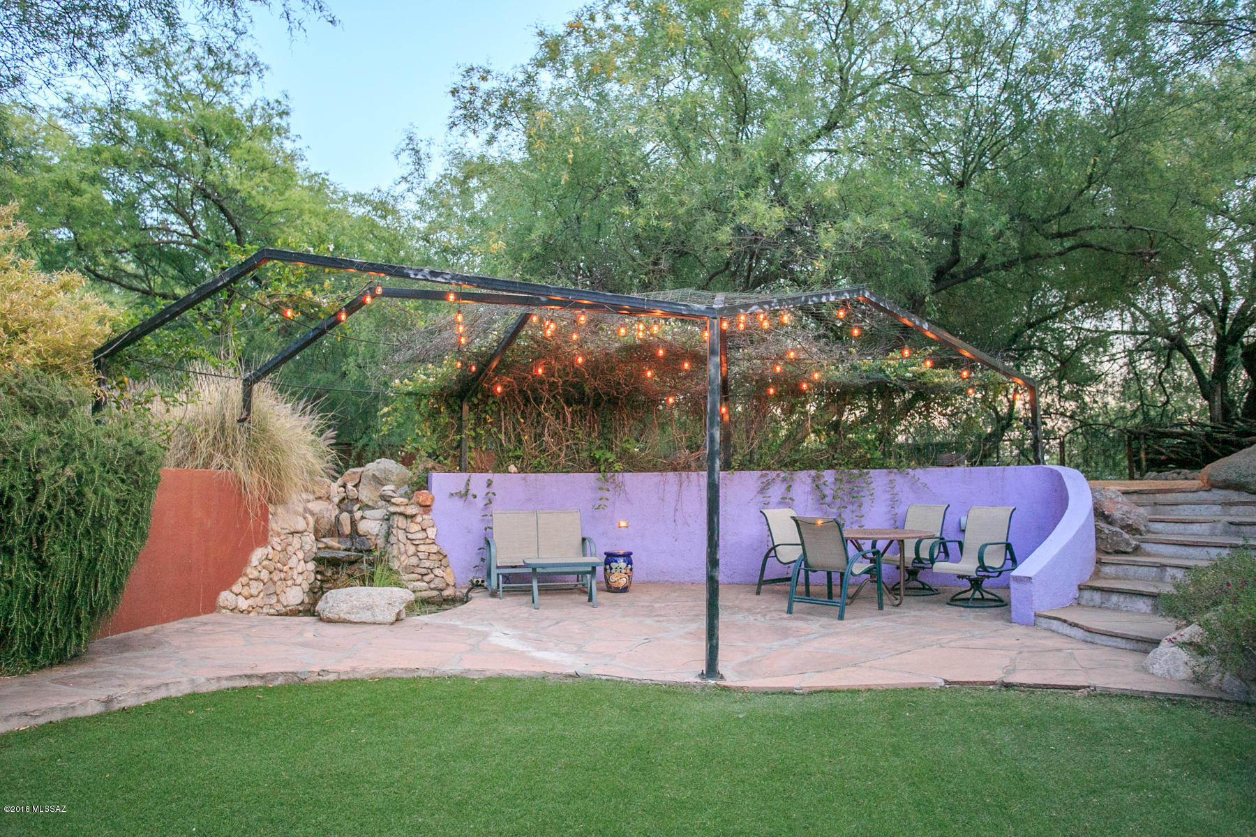 3221 N Riverbend Place