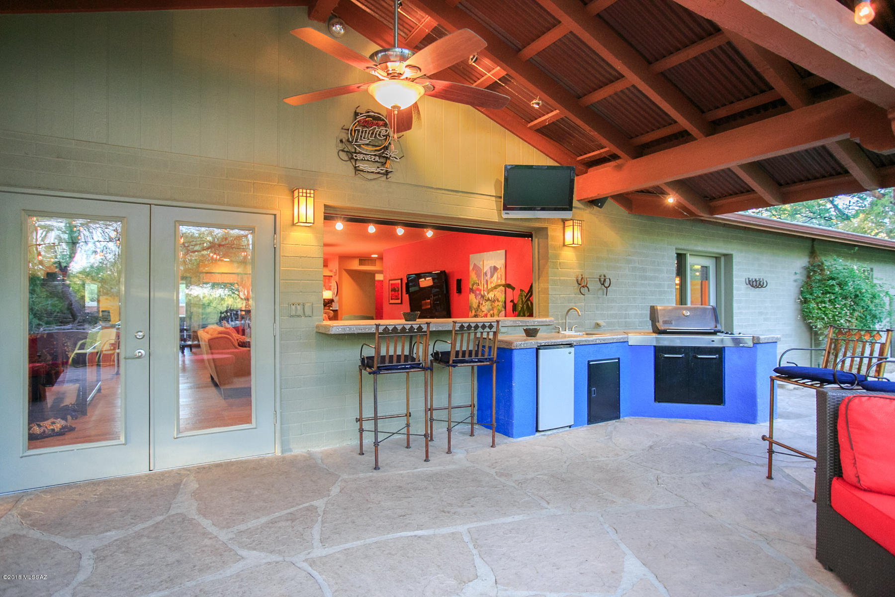 3221 N Riverbend Place