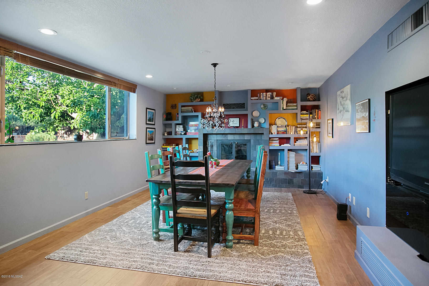 3221 N Riverbend Place