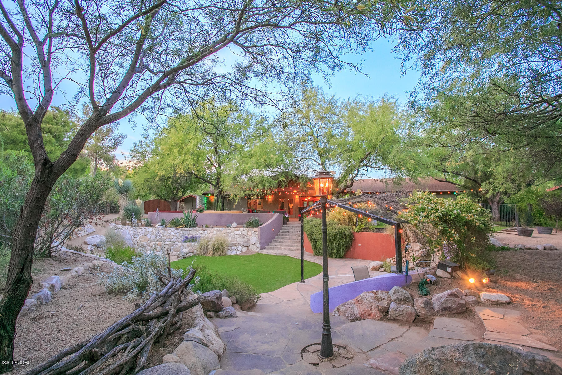 3221 N Riverbend Place