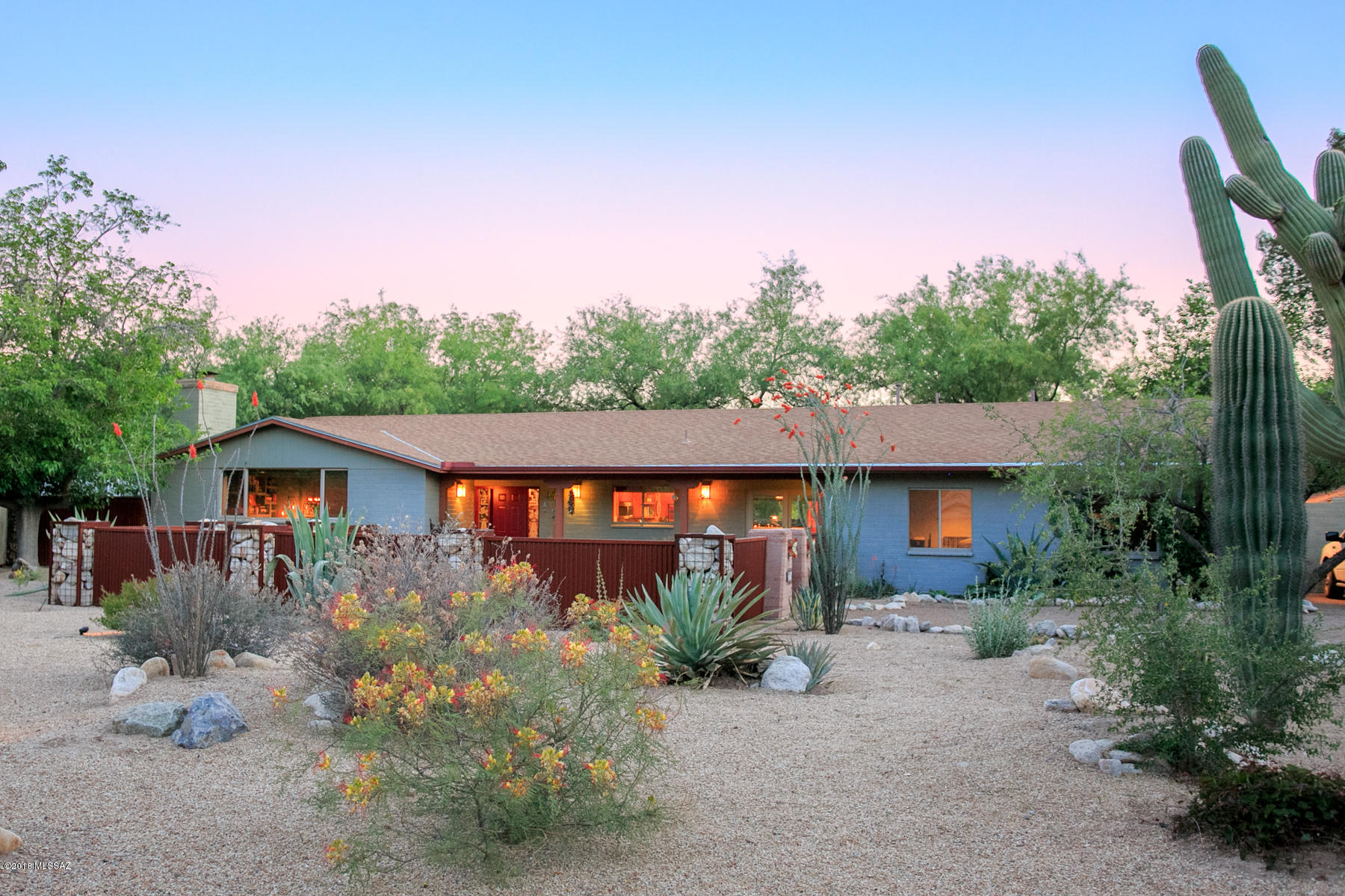 3221 N Riverbend Place