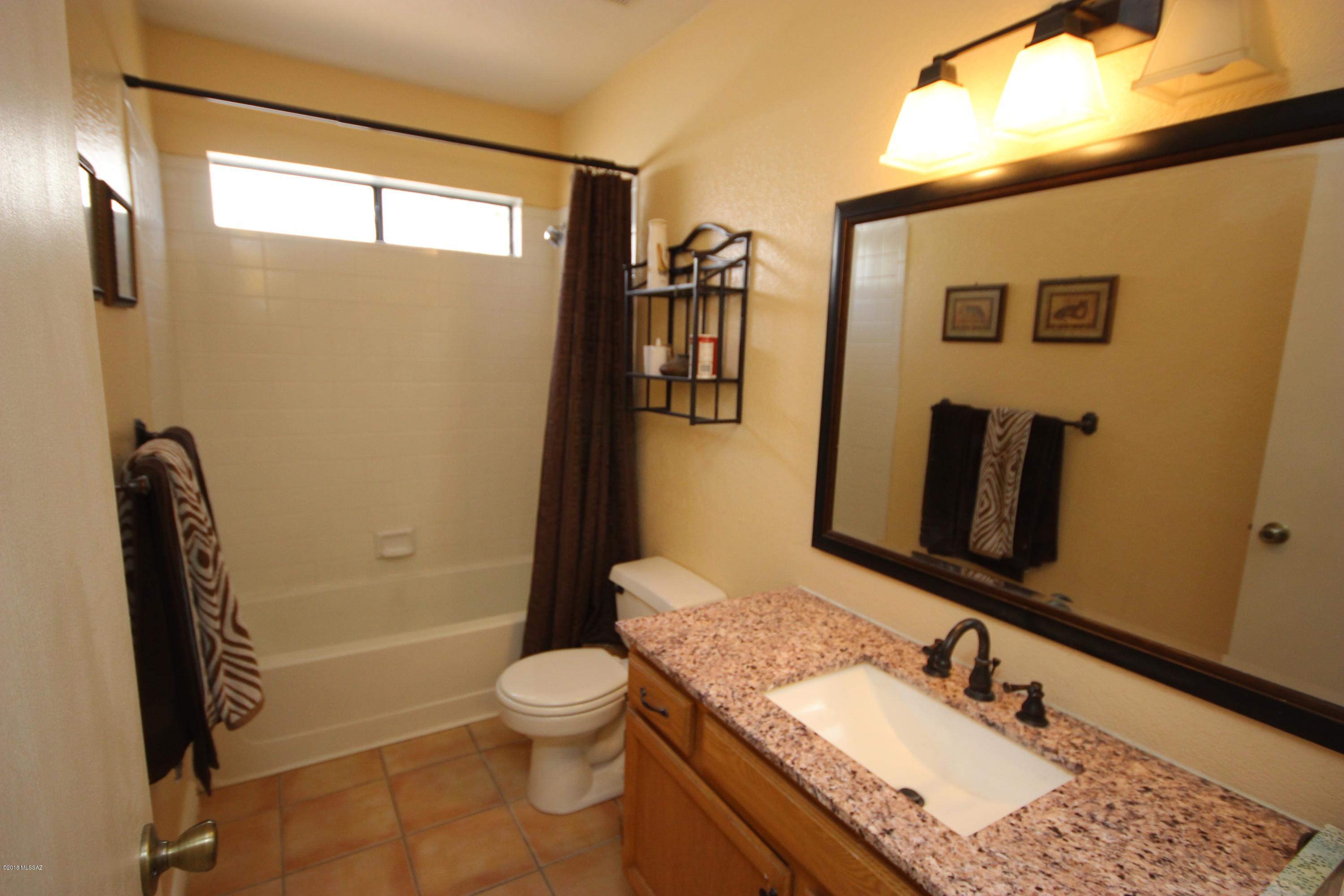 9819 N Camino Vado