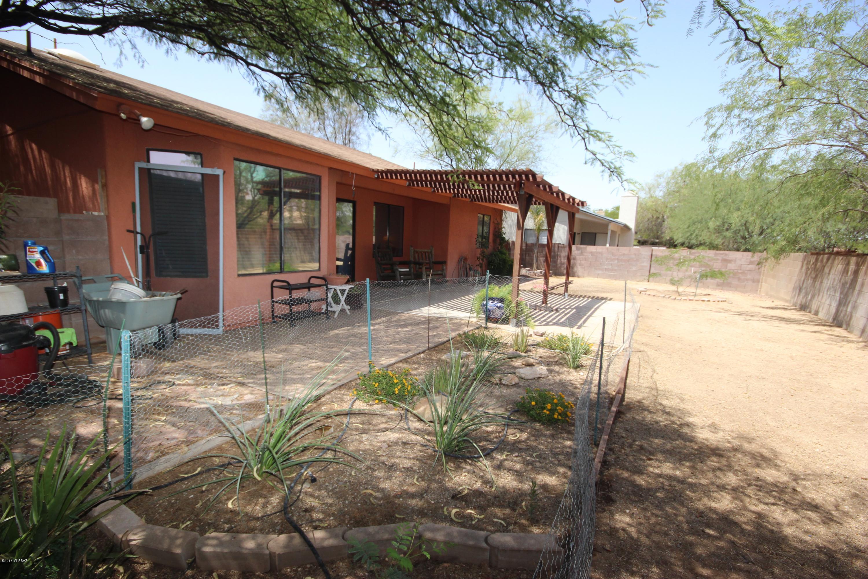 9819 N Camino Vado