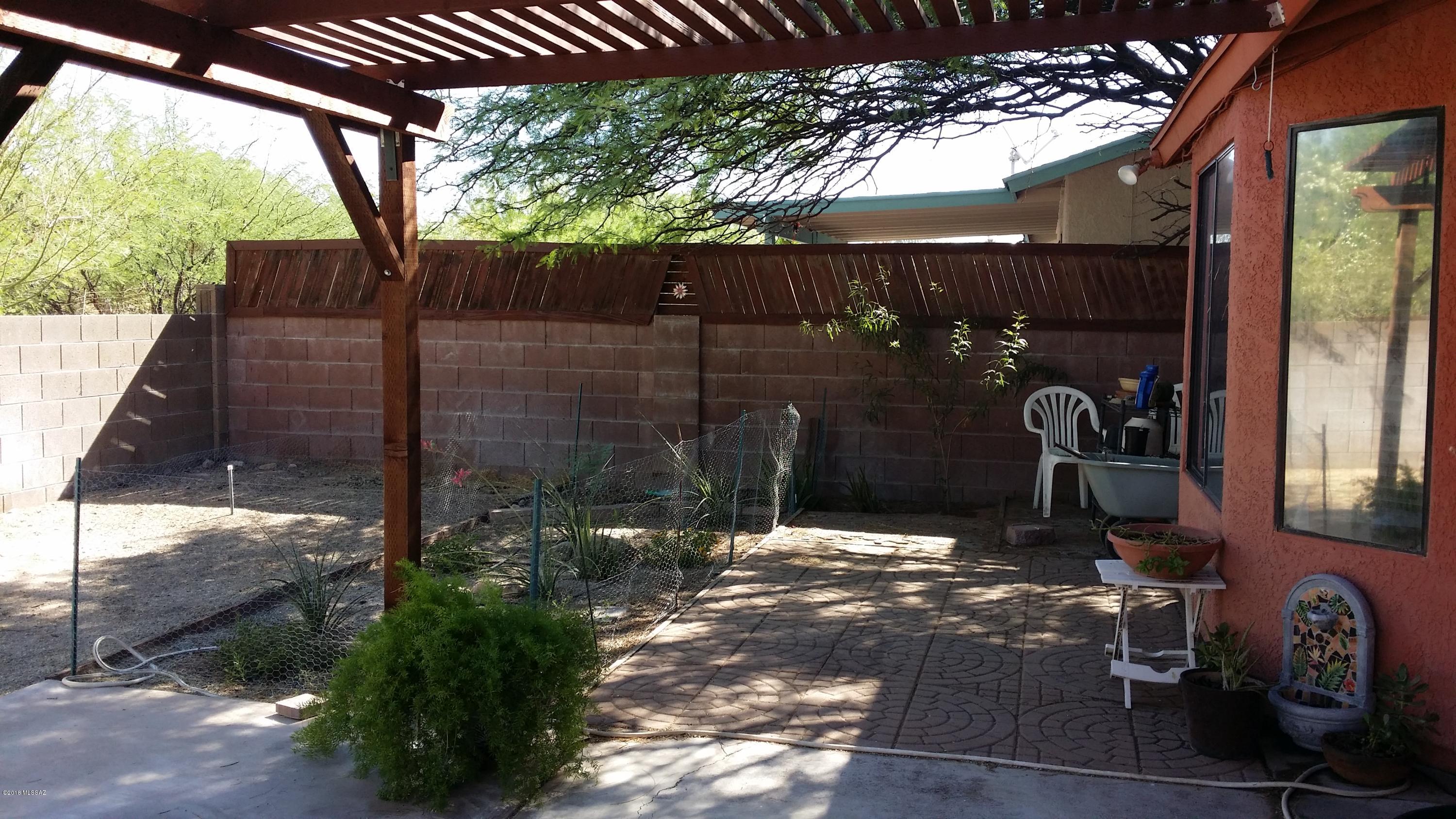 9819 N Camino Vado