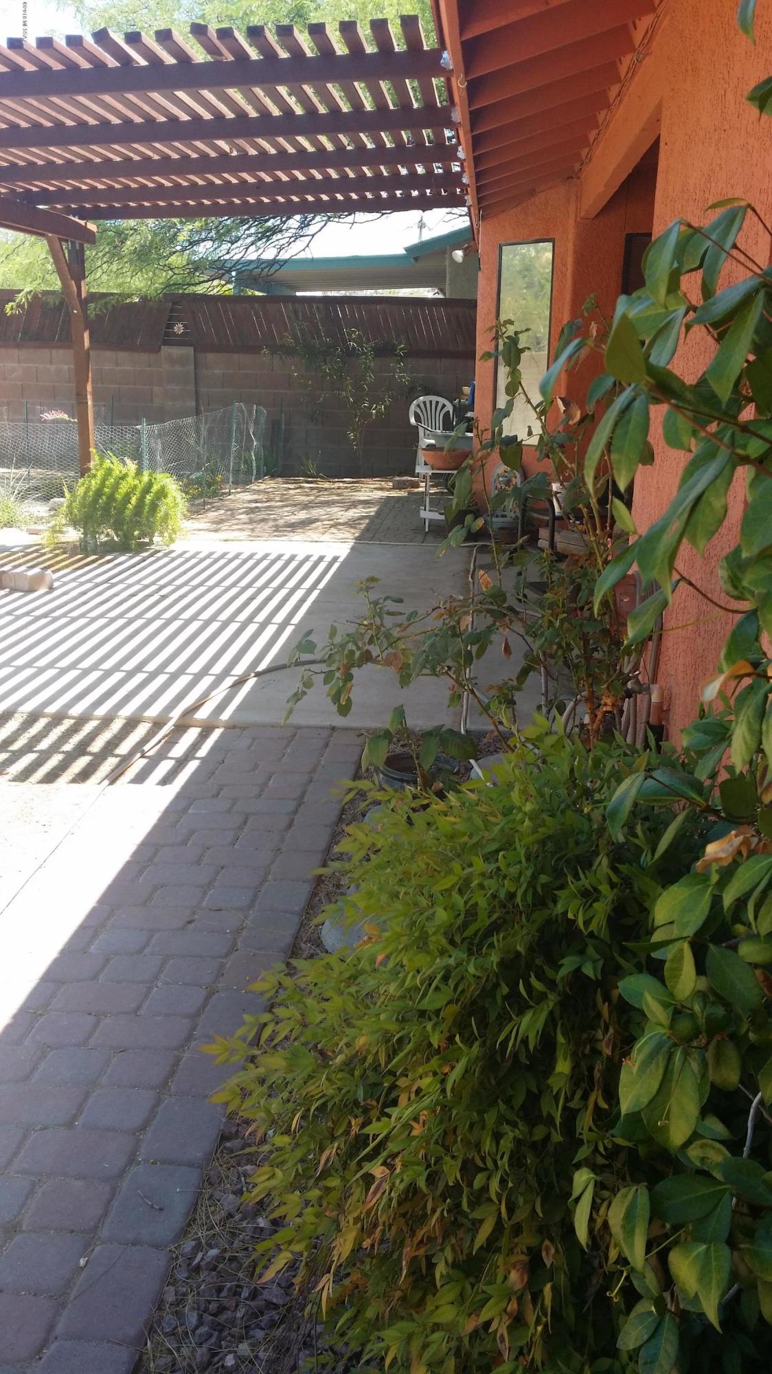 9819 N Camino Vado