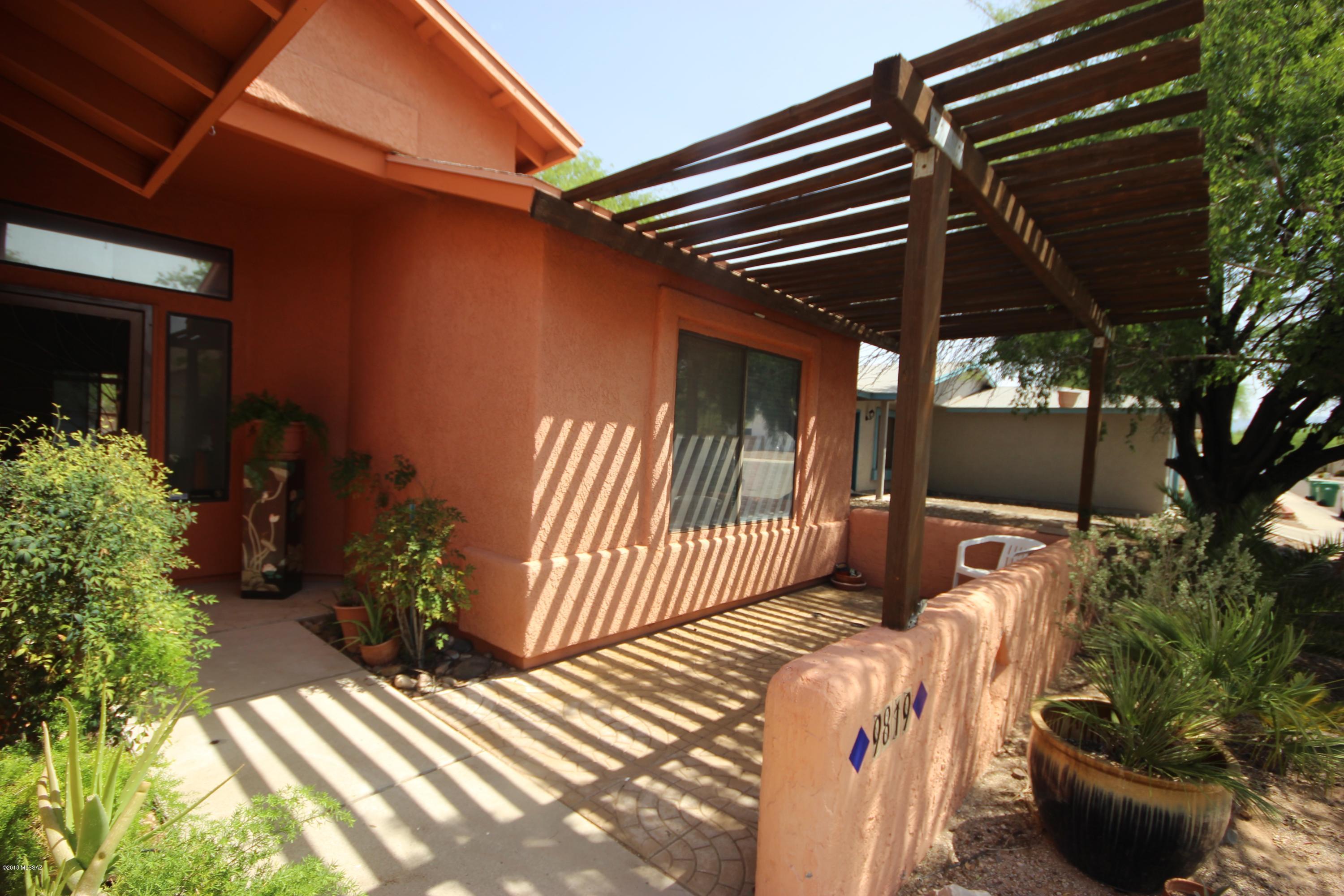 9819 N Camino Vado