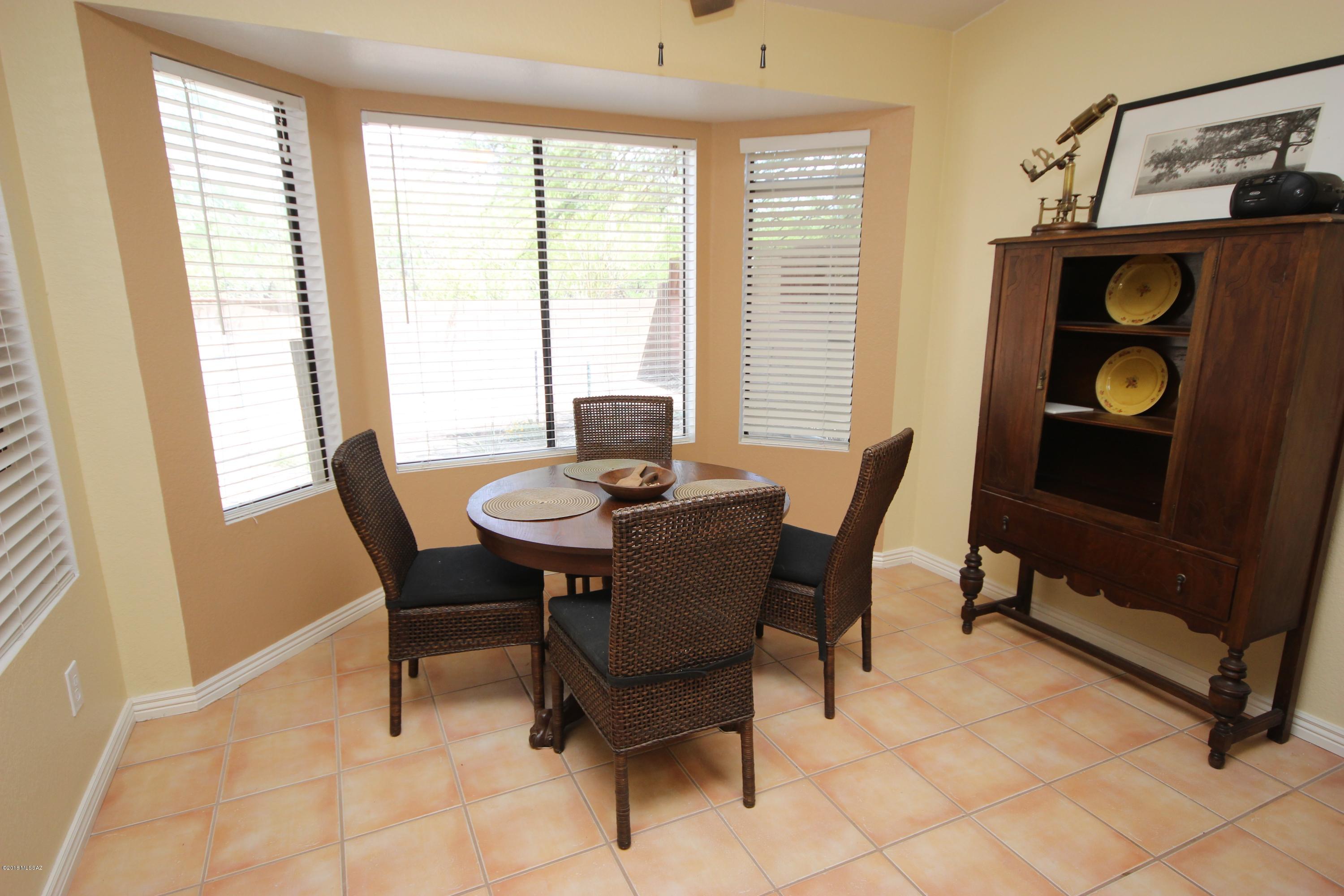 9819 N Camino Vado