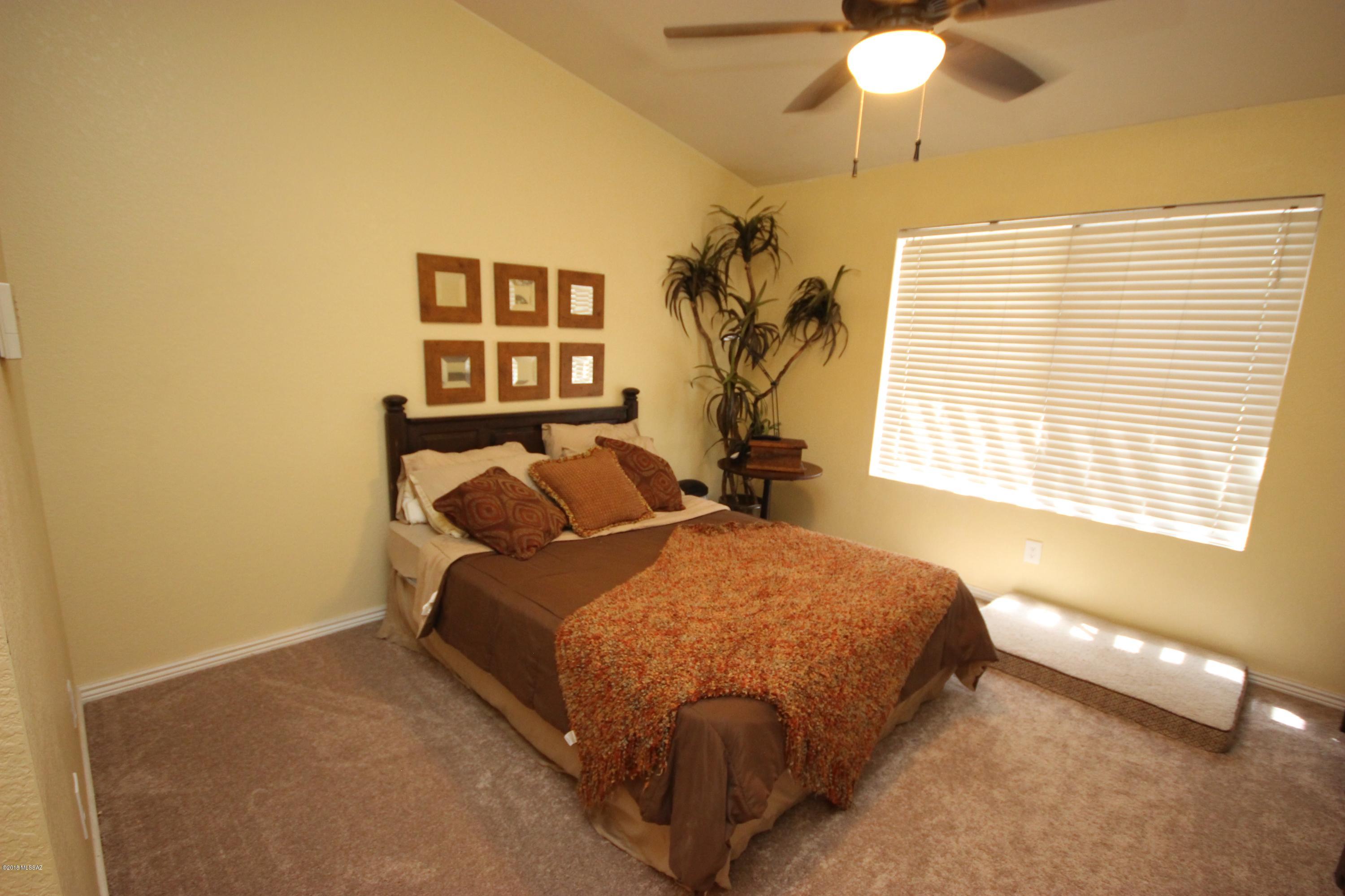9819 N Camino Vado