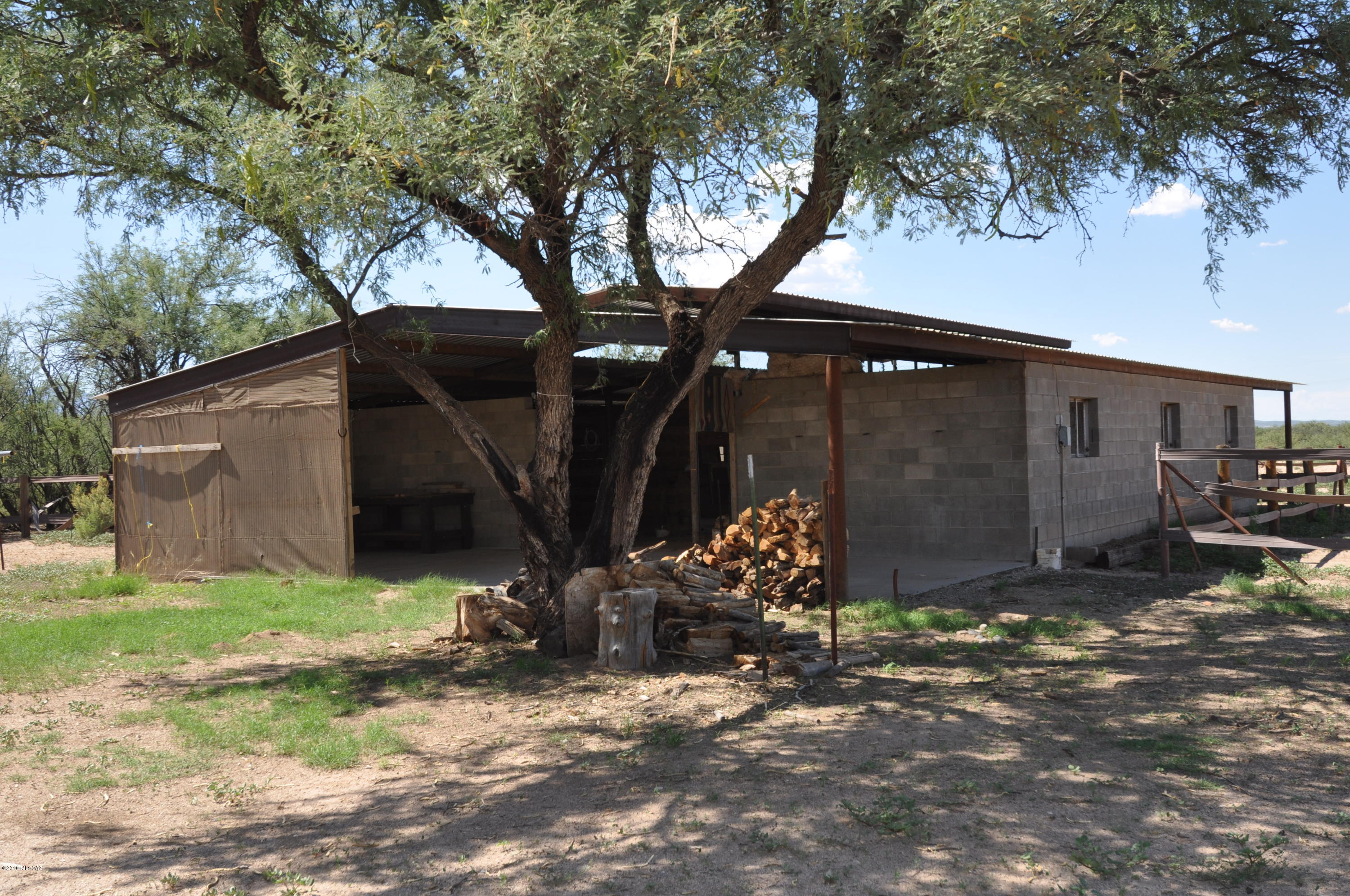 800 W Possum Lane