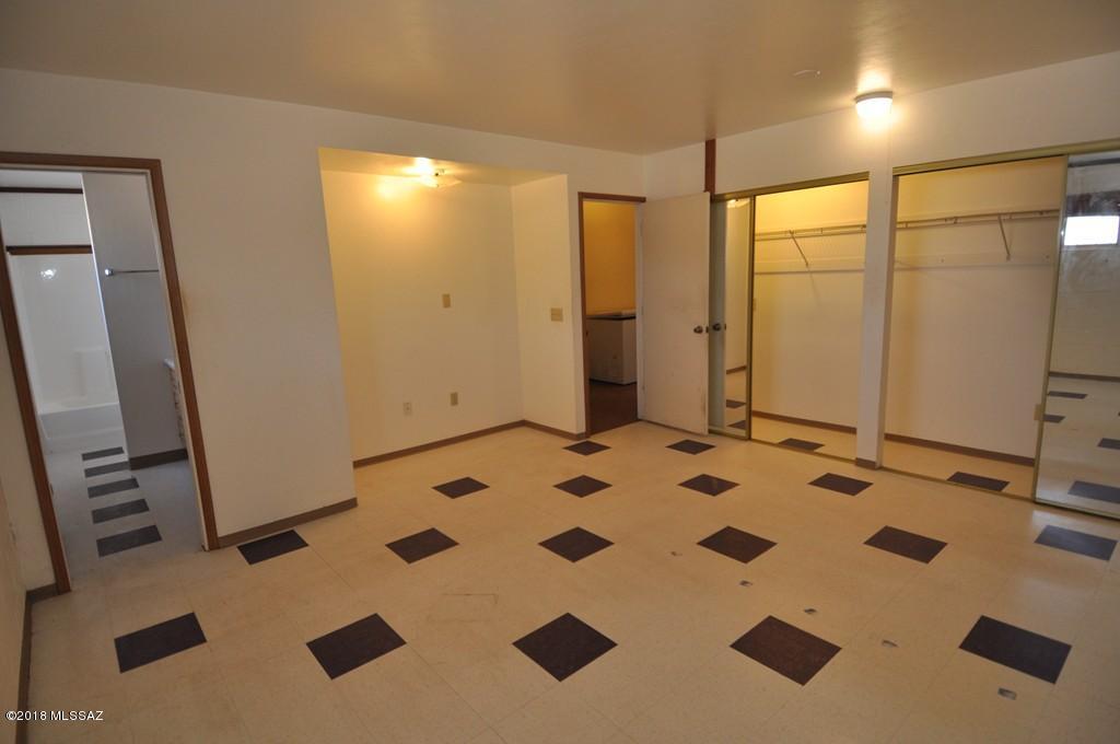 800 W Possum Lane