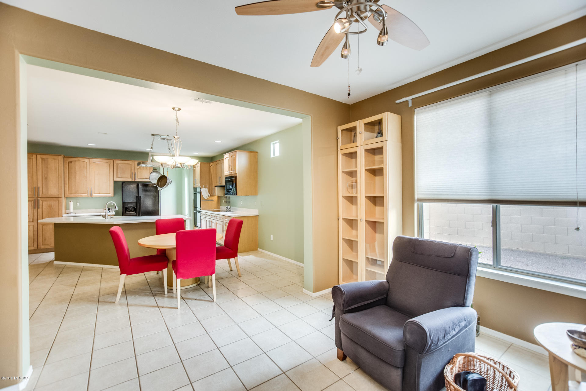 755 W Camino Sorpresa