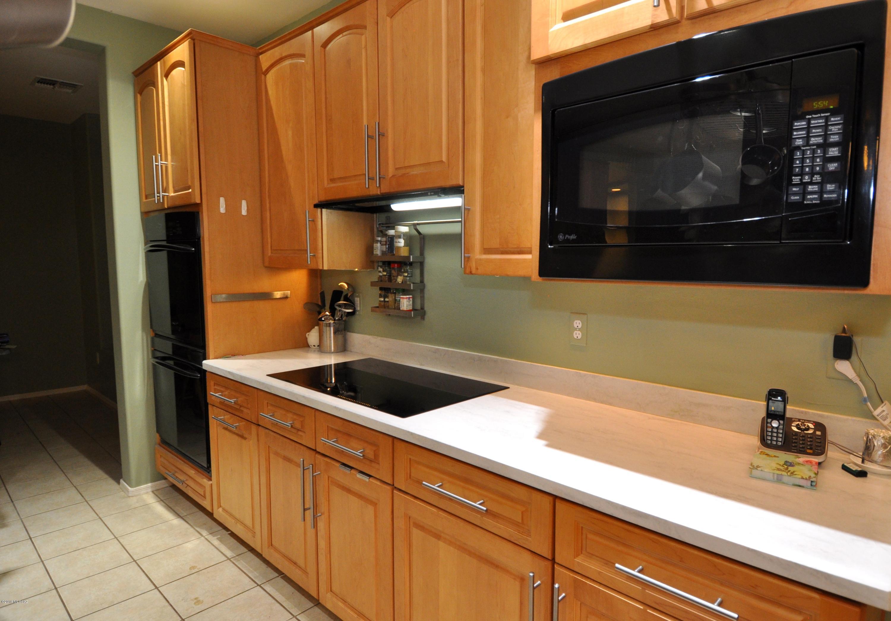 755 W Camino Sorpresa