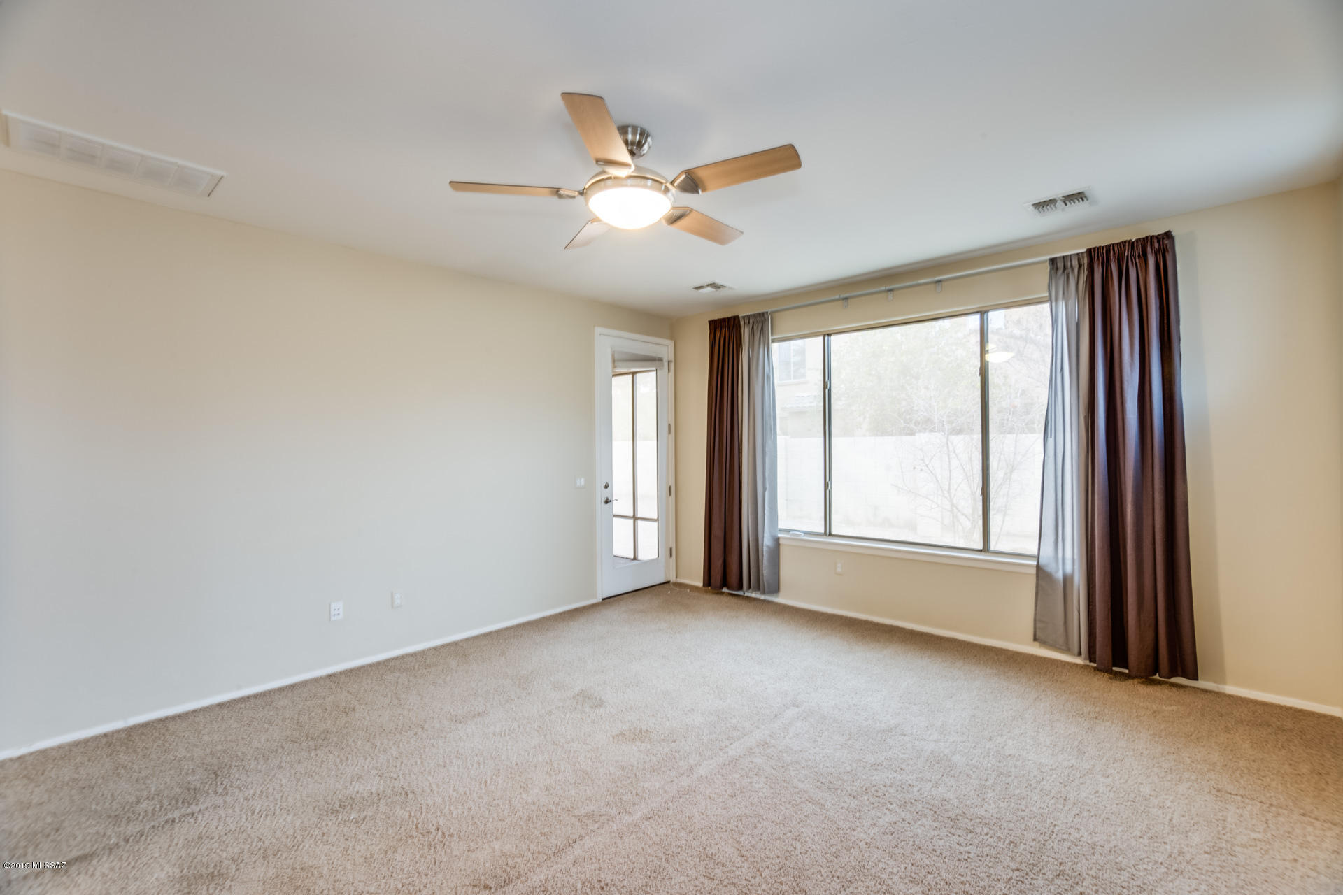 755 W Camino Sorpresa