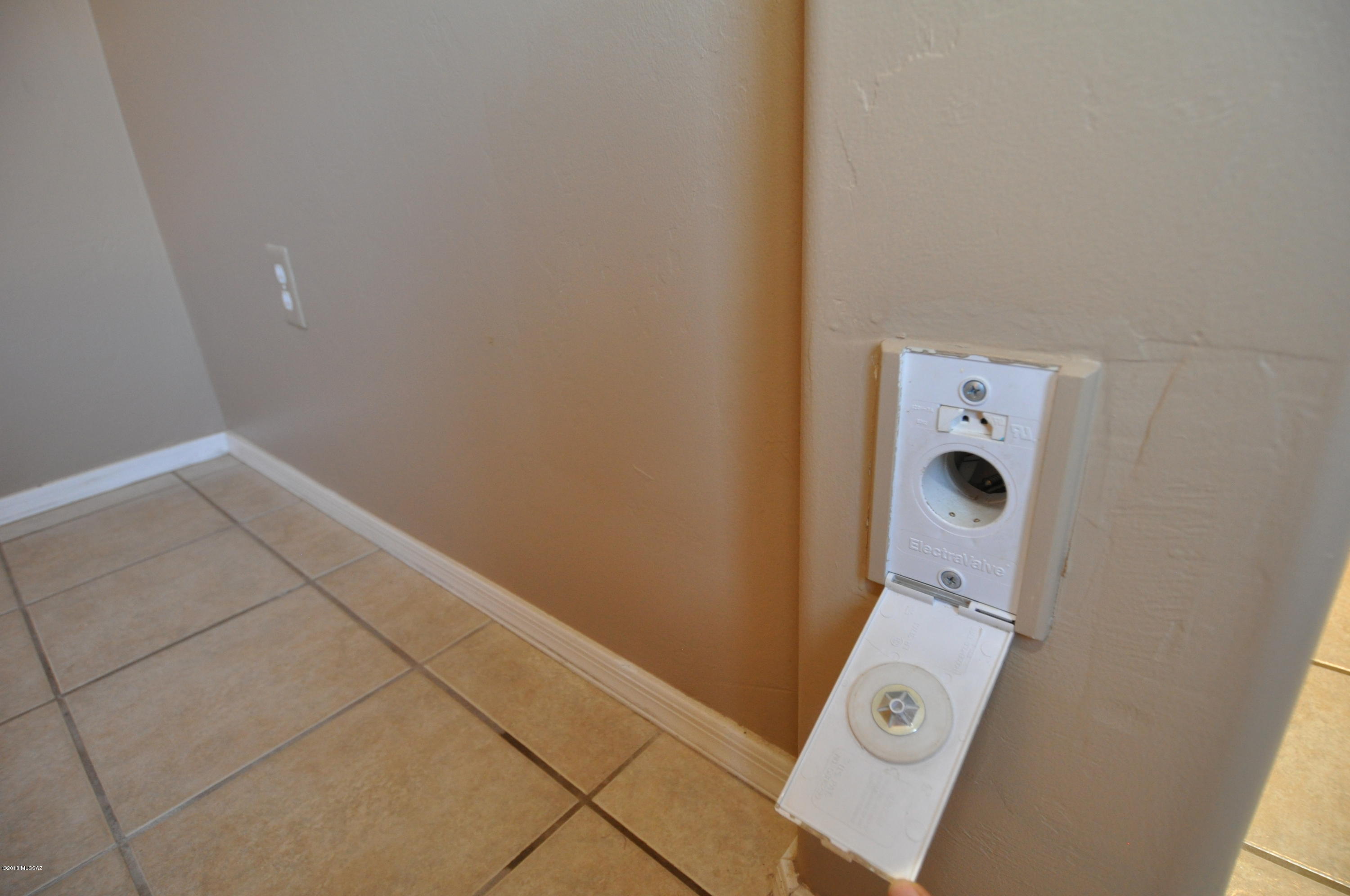 755 W Camino Sorpresa