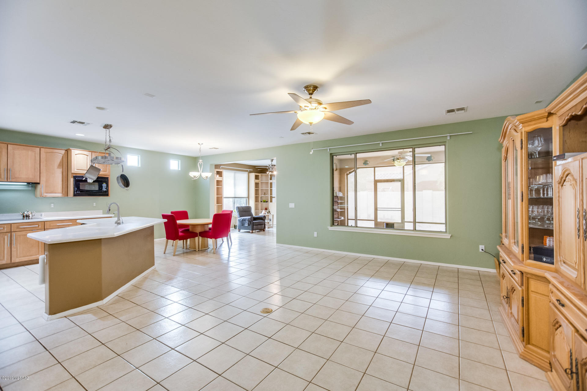 755 W Camino Sorpresa