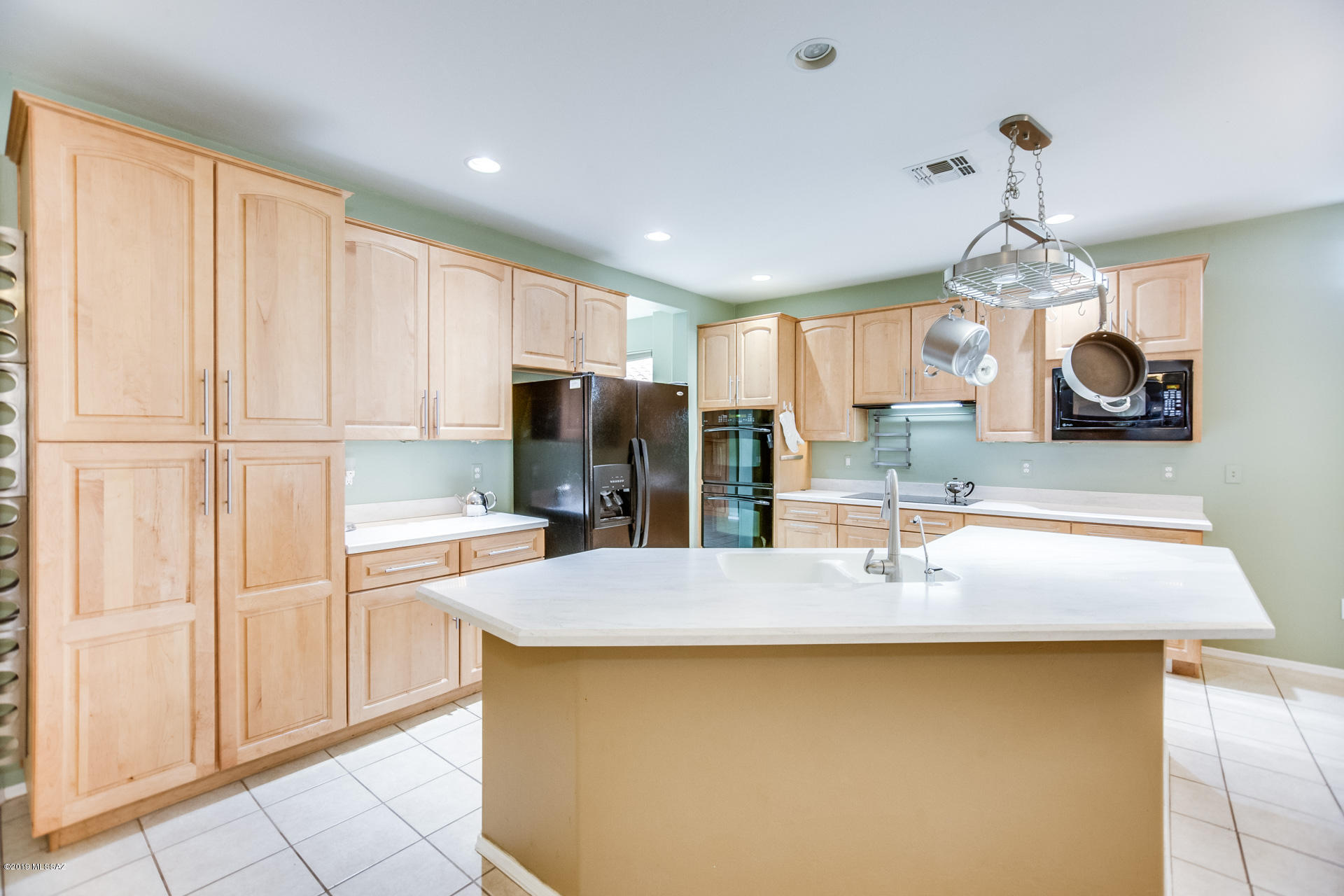 755 W Camino Sorpresa