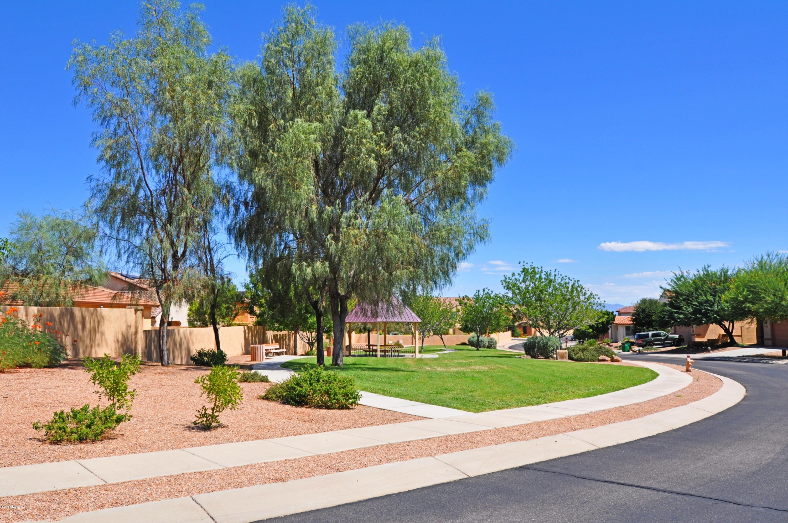 755 W Camino Sorpresa