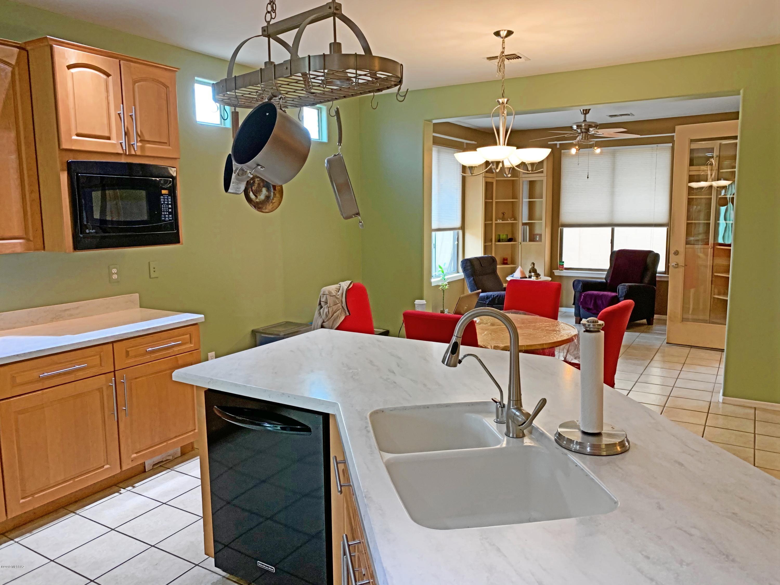 755 W Camino Sorpresa