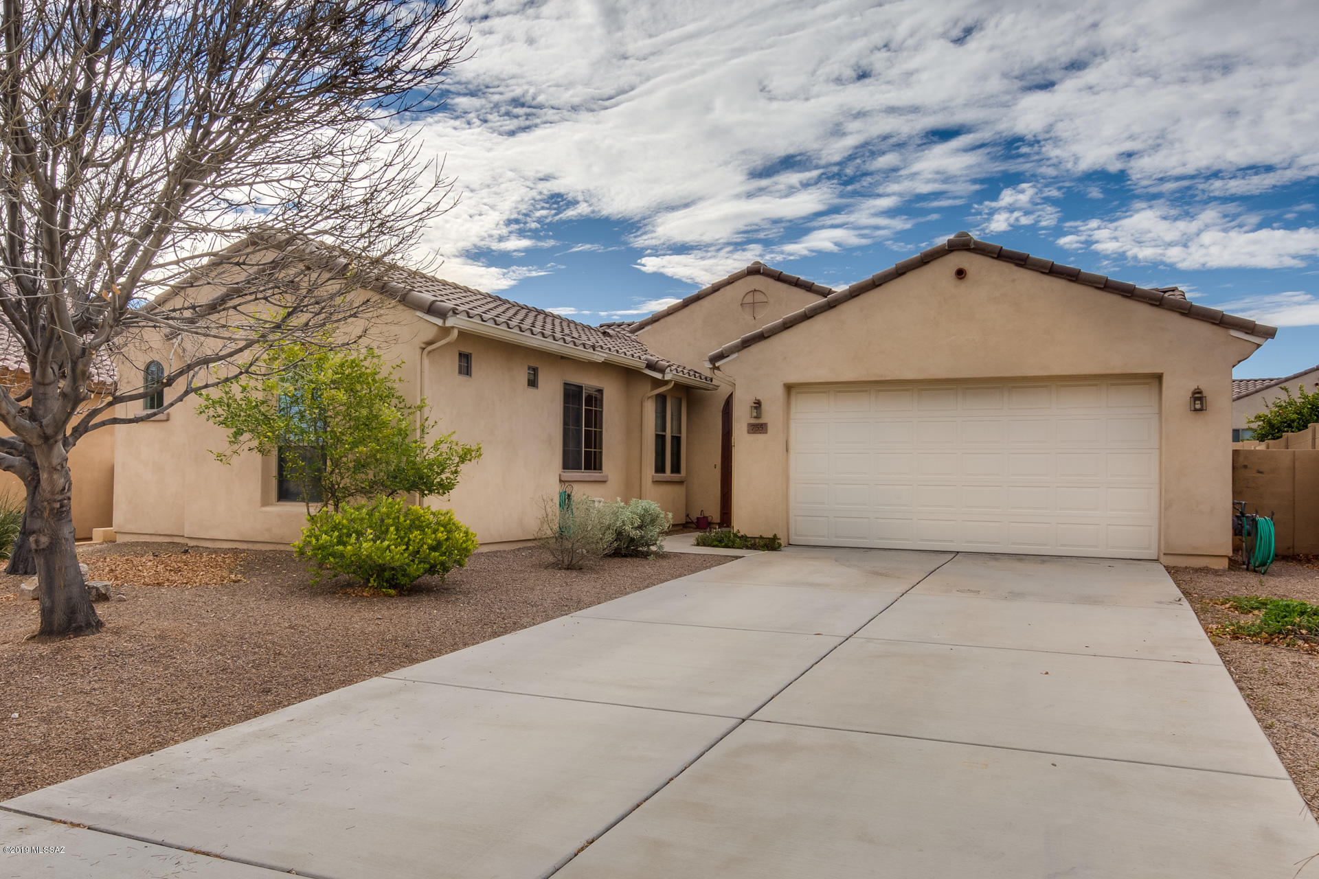 755 W Camino Sorpresa