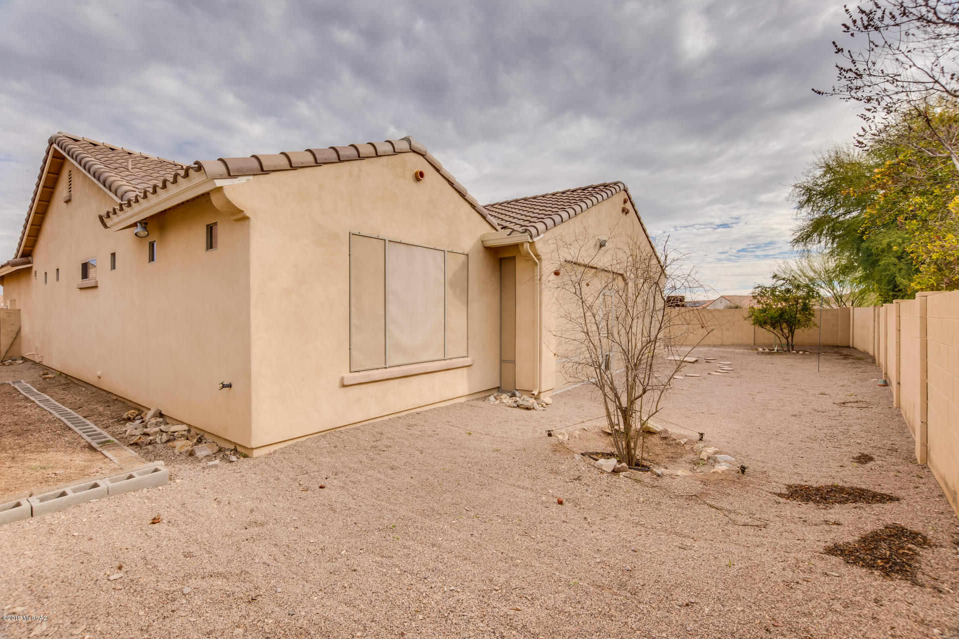 755 W Camino Sorpresa