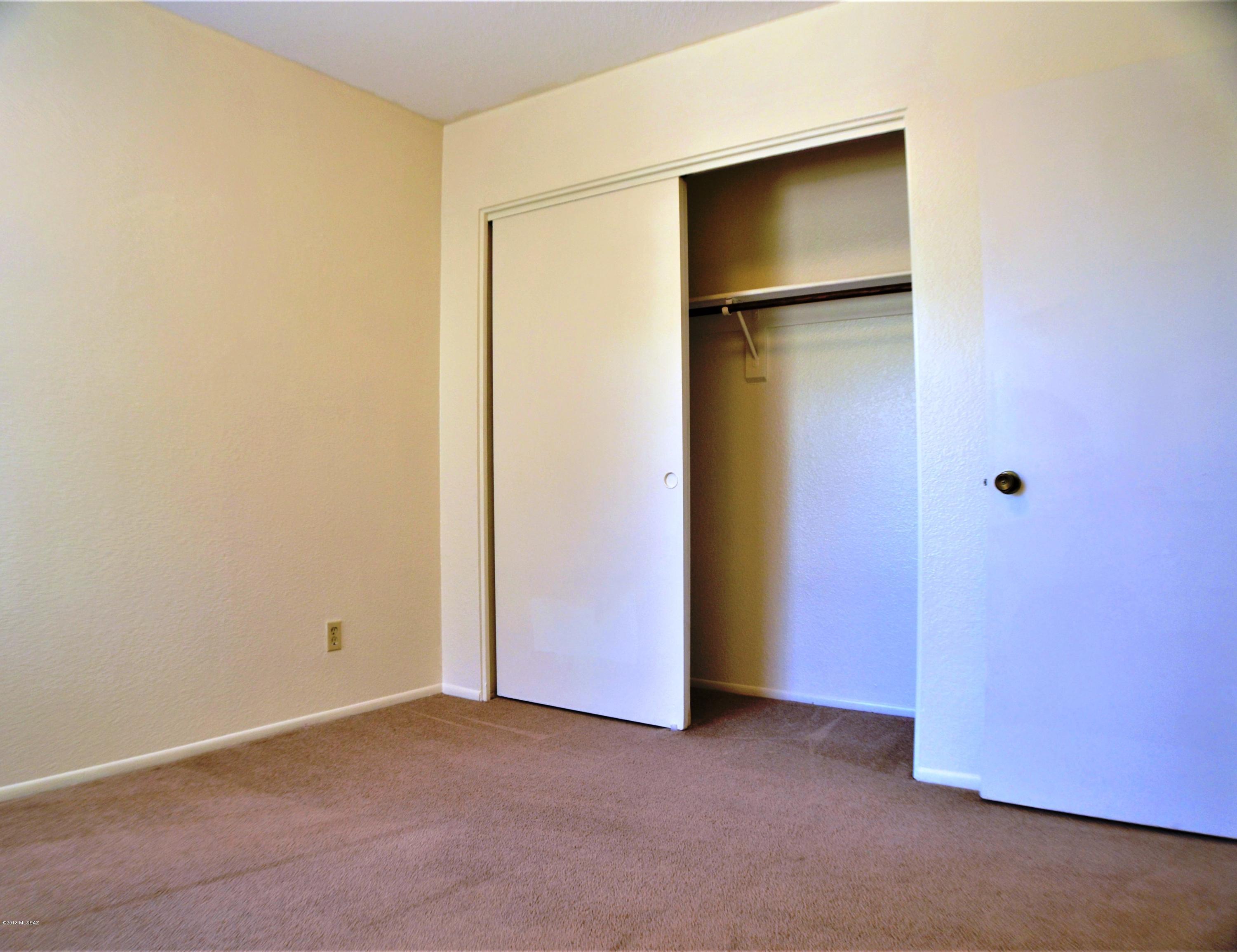 1689 W Wood Bridge Court