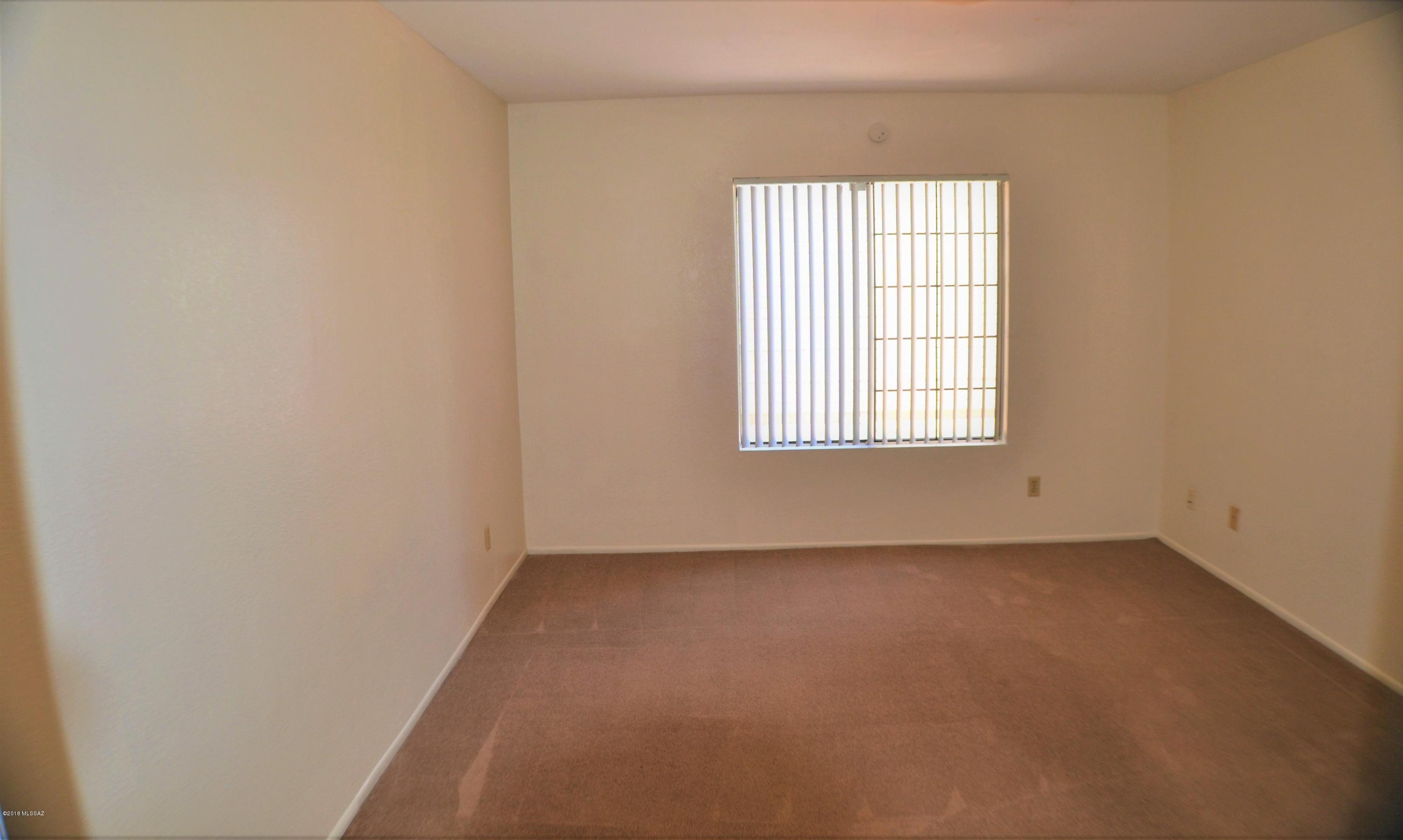 1689 W Wood Bridge Court