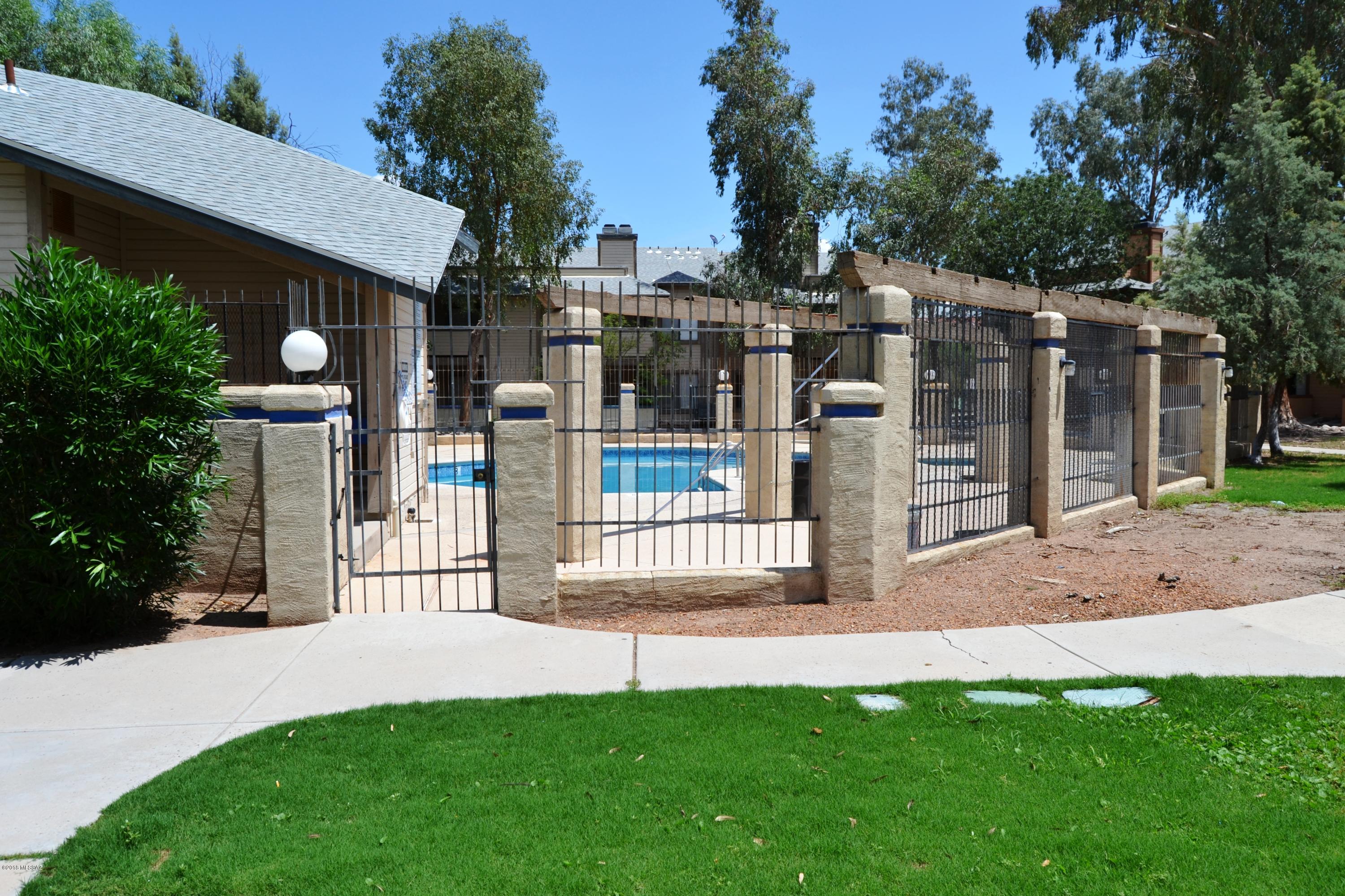 1689 W Wood Bridge Court