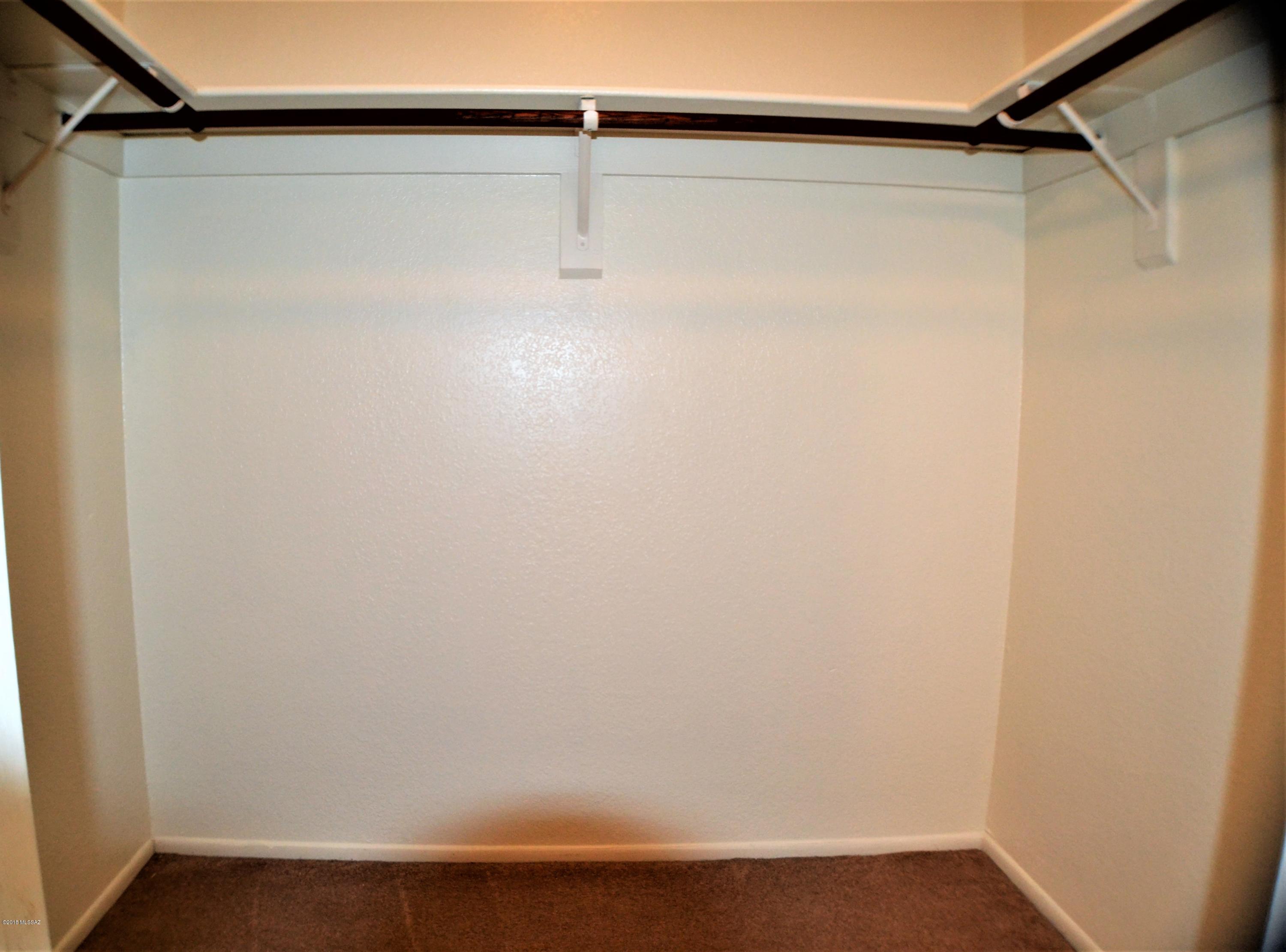 1689 W Wood Bridge Court