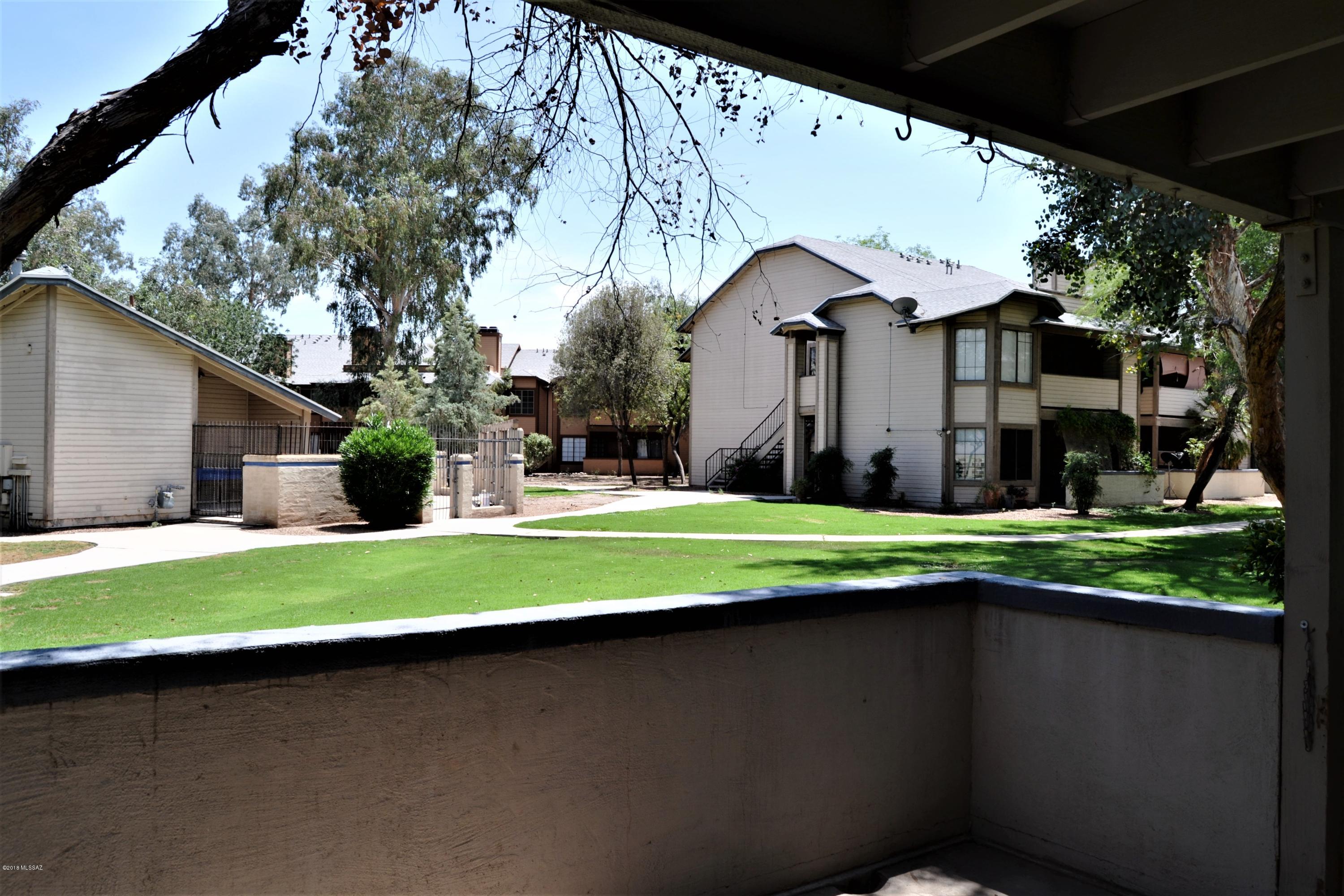 1689 W Wood Bridge Court
