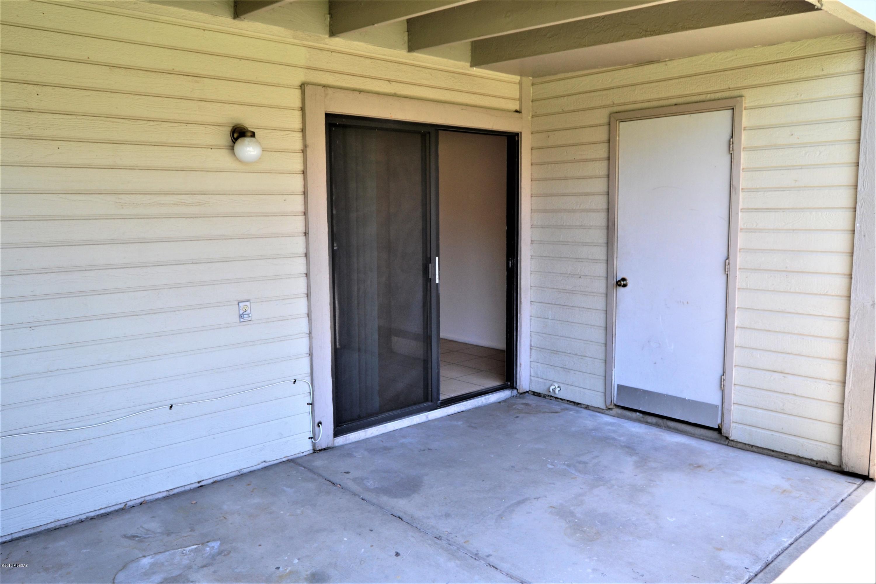 1689 W Wood Bridge Court