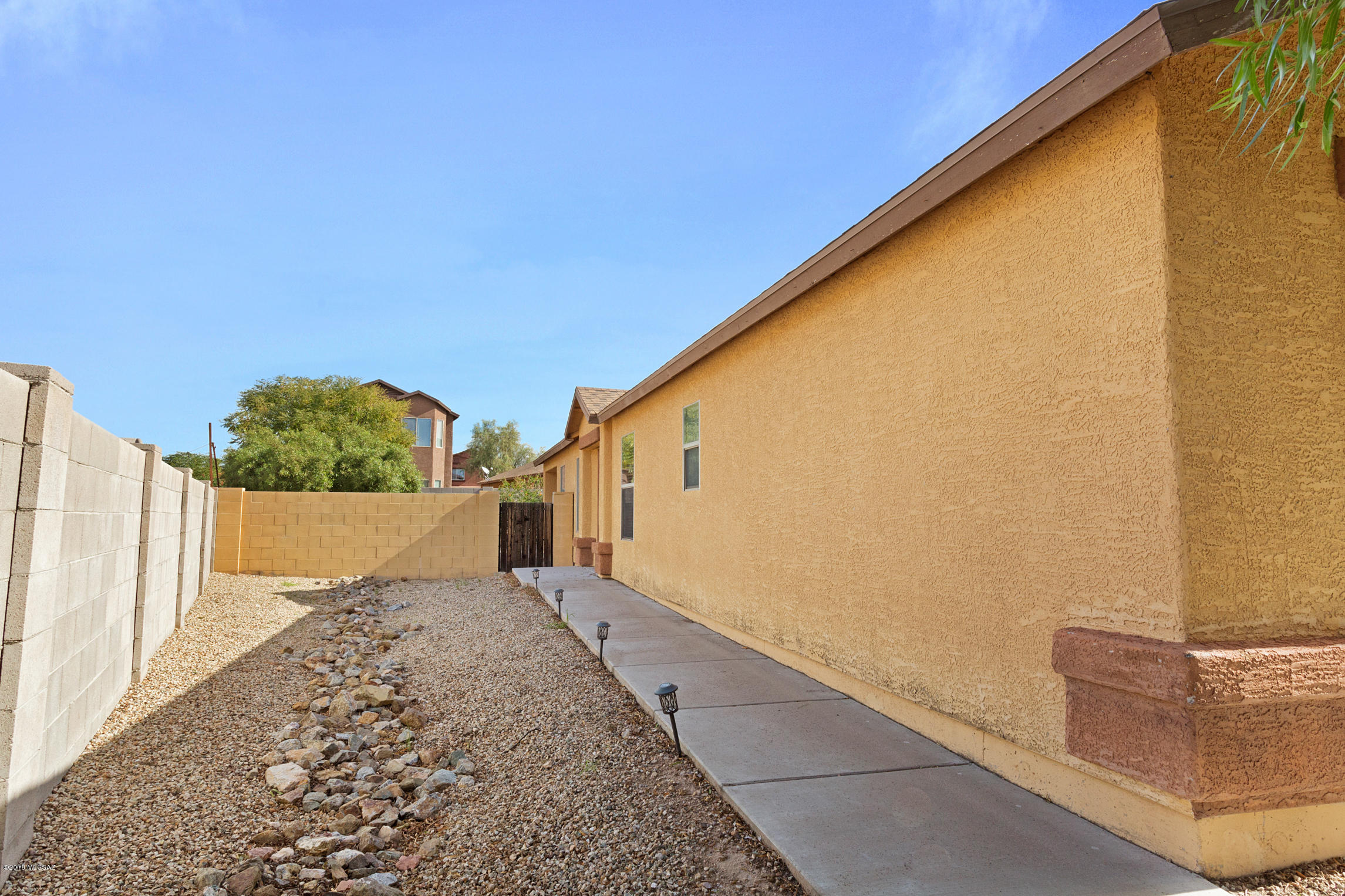 2283 E Calle Pelicano