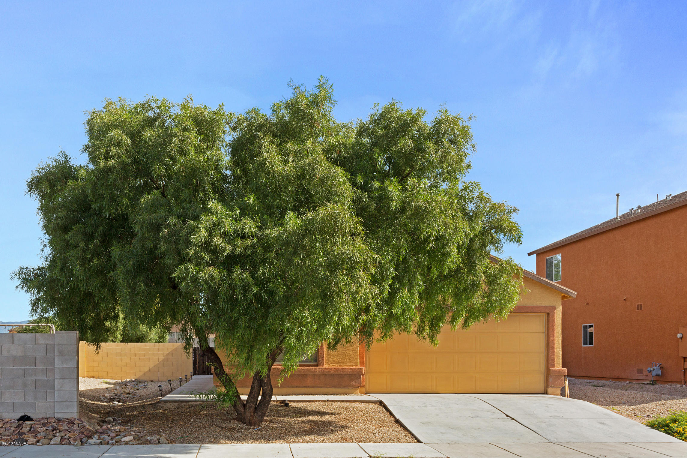 2283 E Calle Pelicano