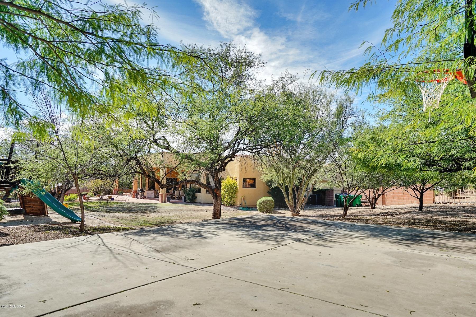 2464 N Barnwall Court