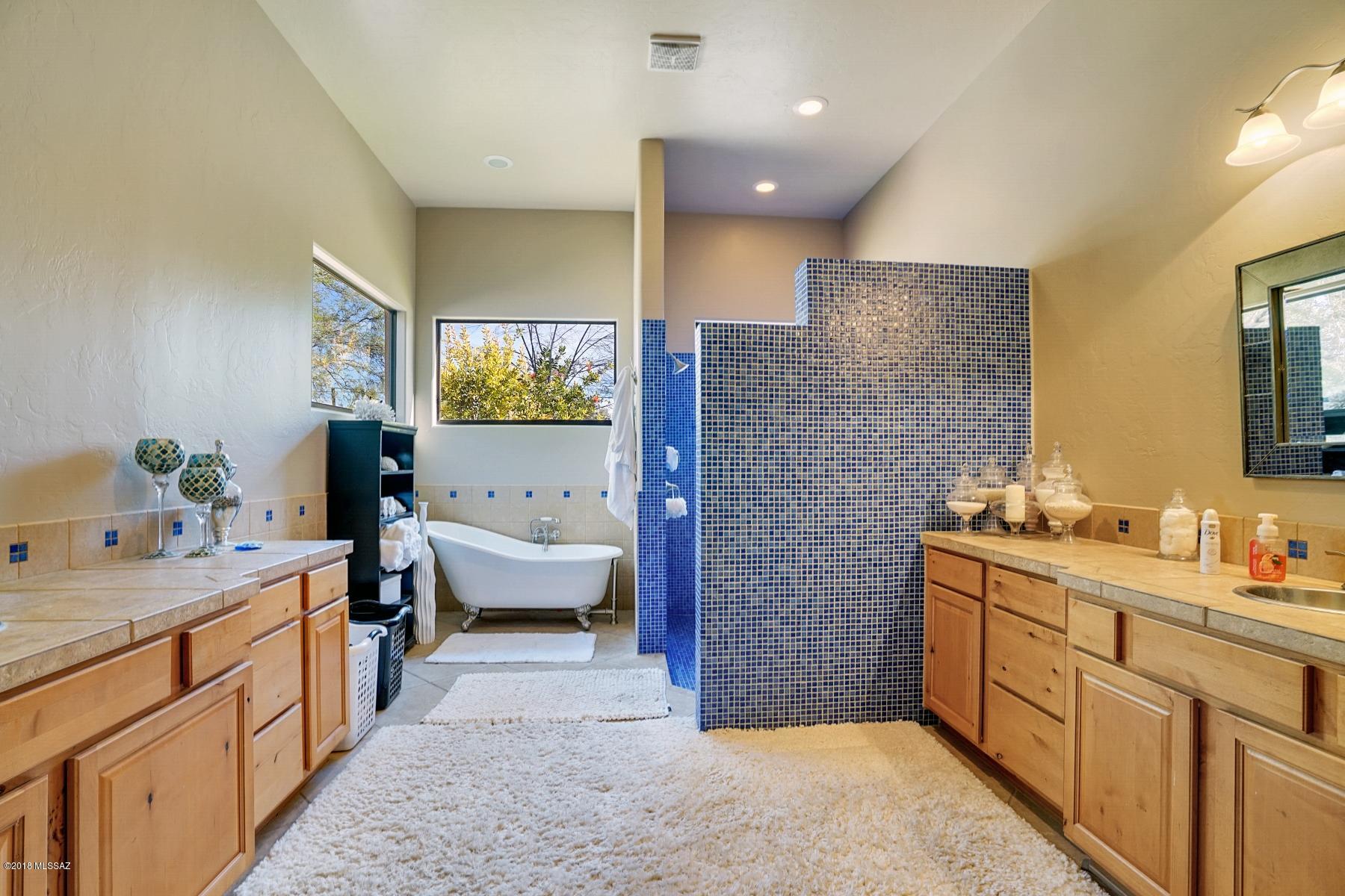 2464 N Barnwall Court