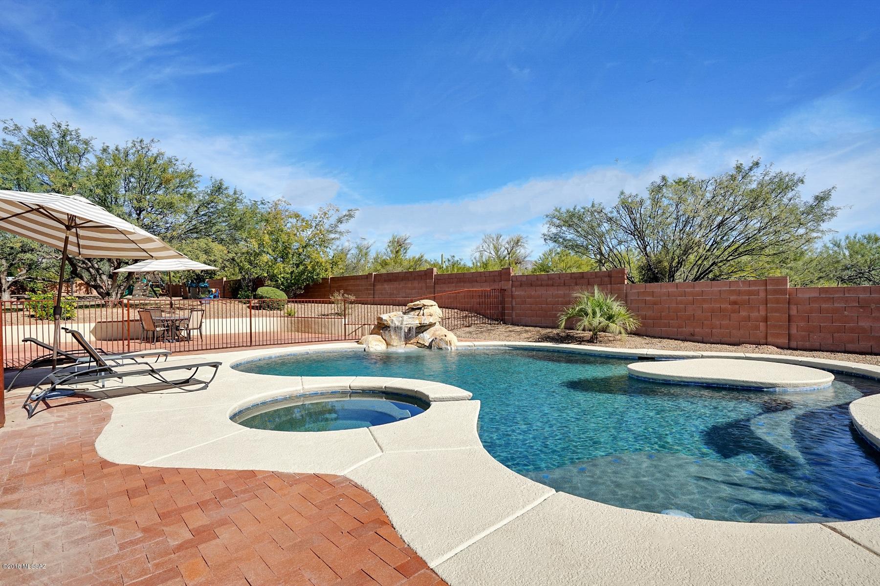 2464 N Barnwall Court