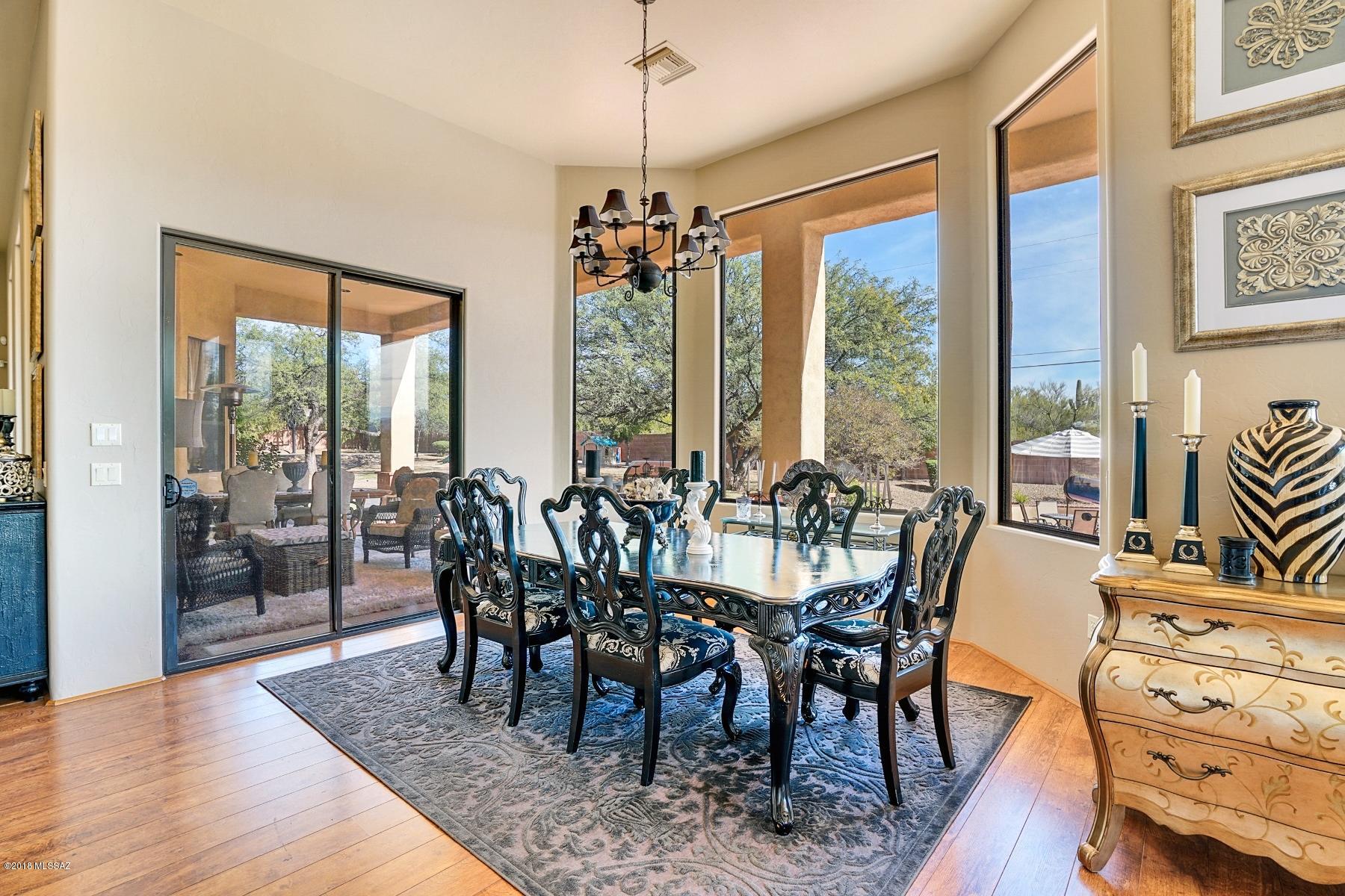 2464 N Barnwall Court