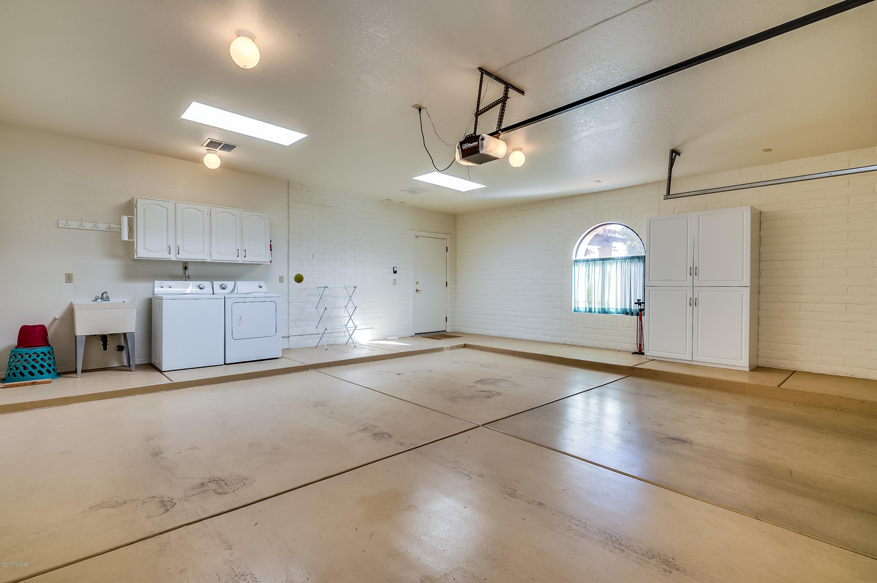 5074 N Via Gelsomino