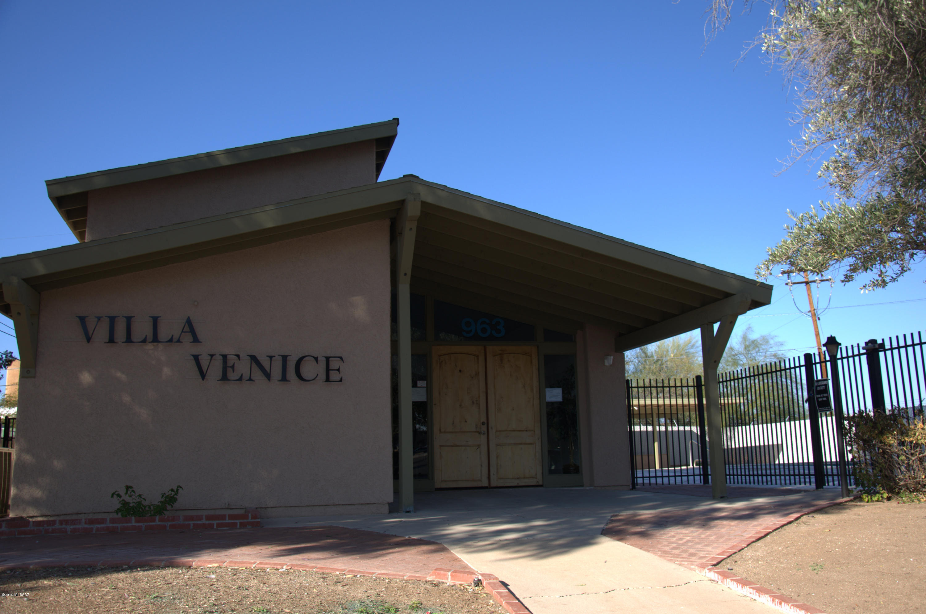 913 N Desert Avenue Unit: #A