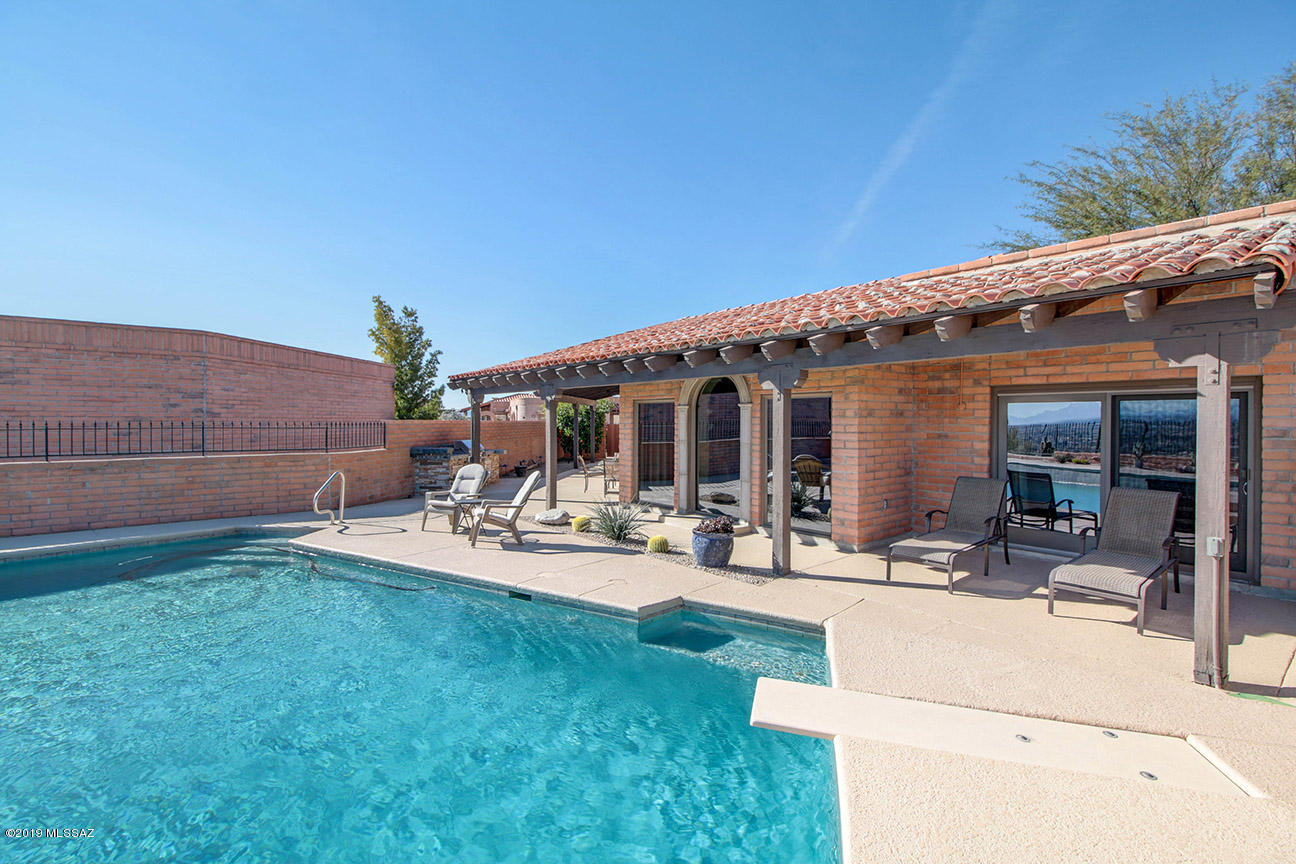 4140 N Camino Ferreo