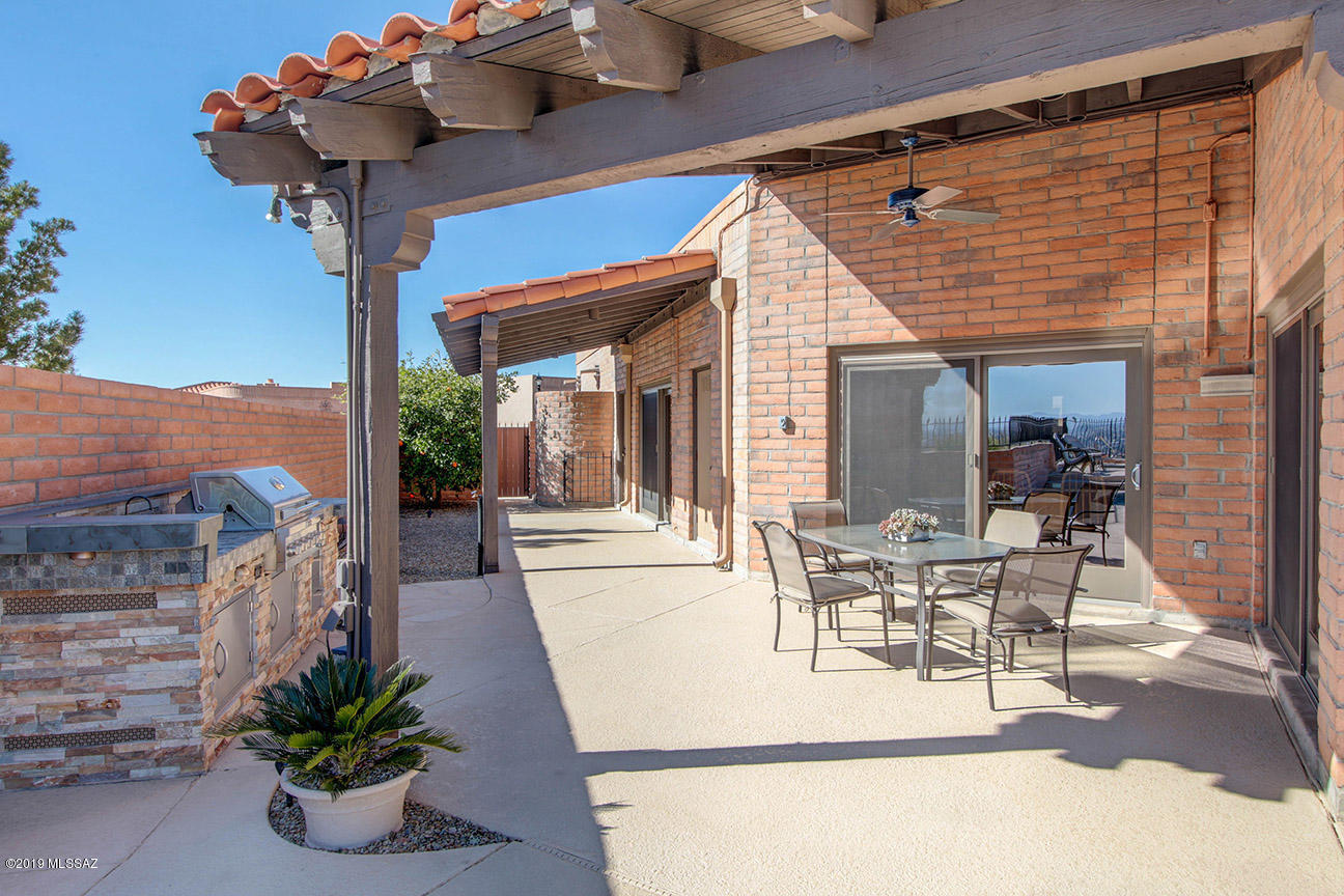 4140 N Camino Ferreo