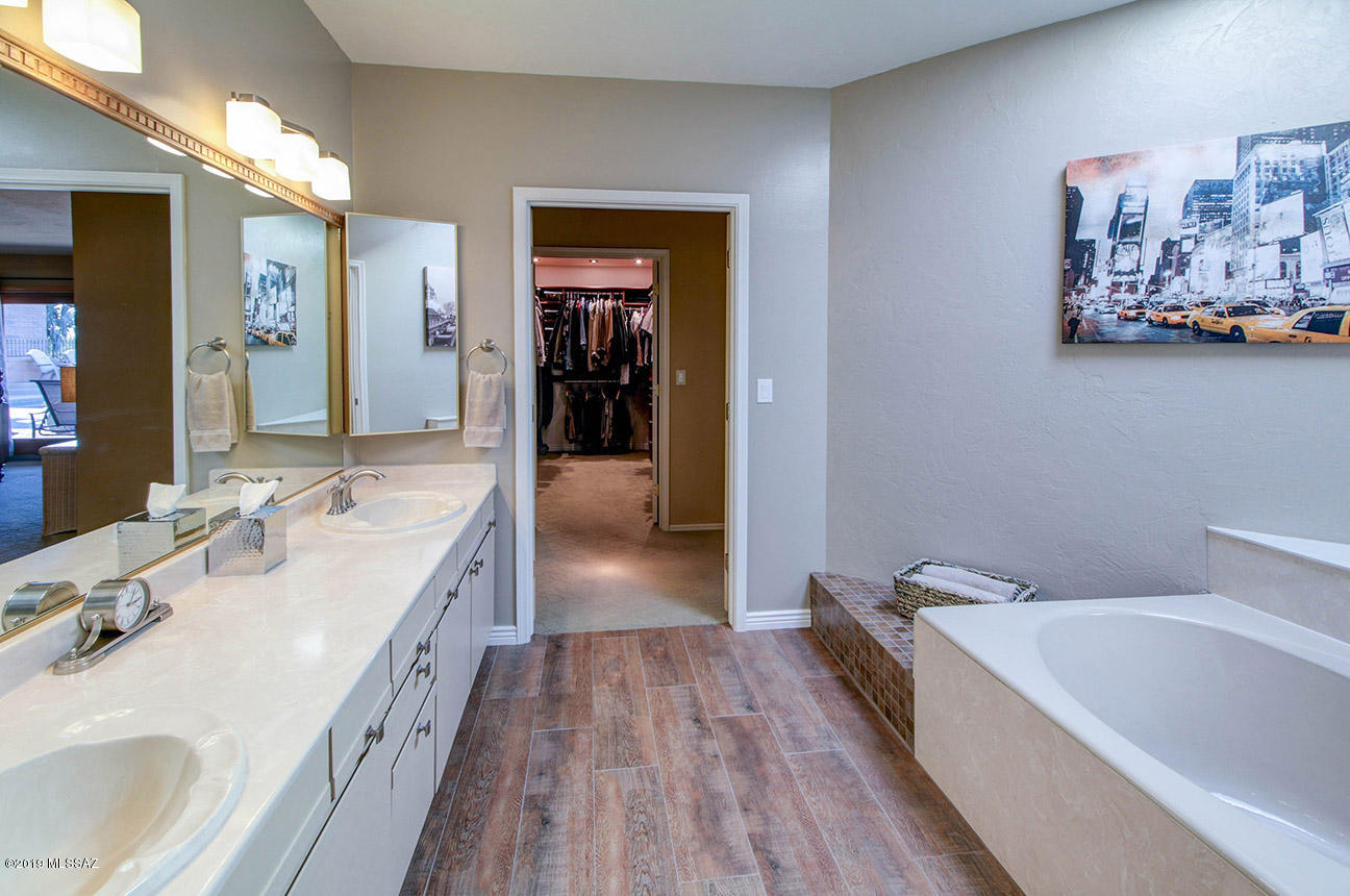 4140 N Camino Ferreo