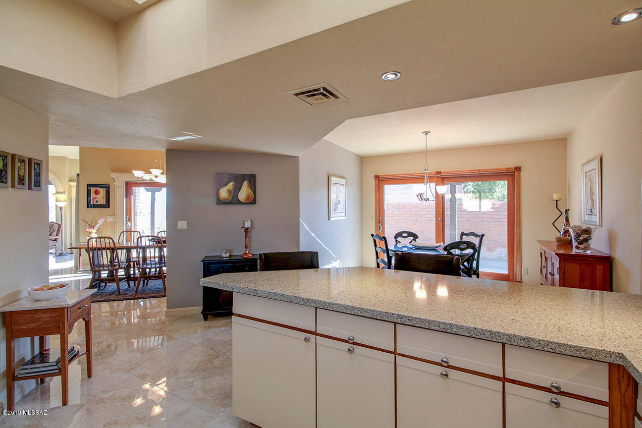 4140 N Camino Ferreo