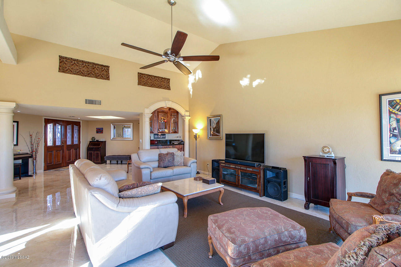 4140 N Camino Ferreo