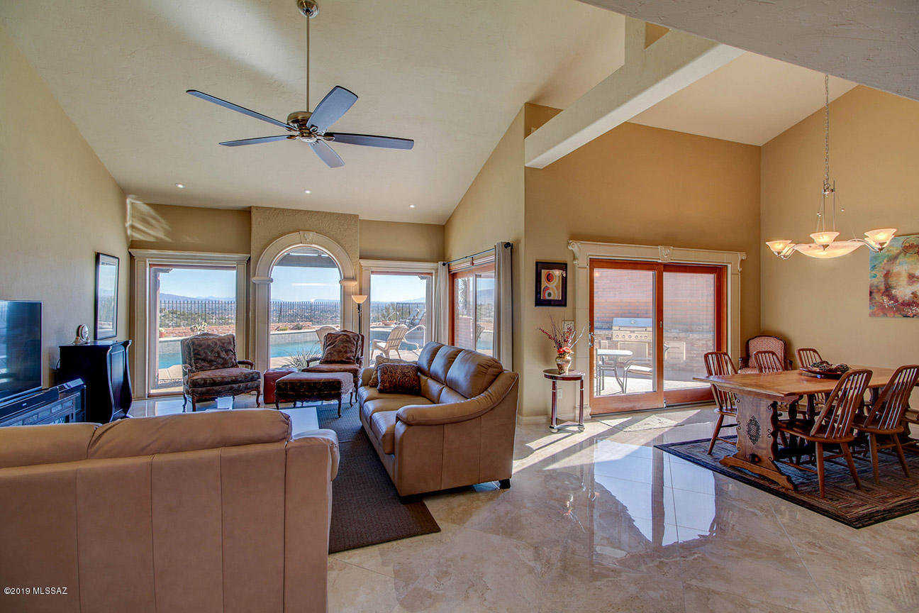 4140 N Camino Ferreo