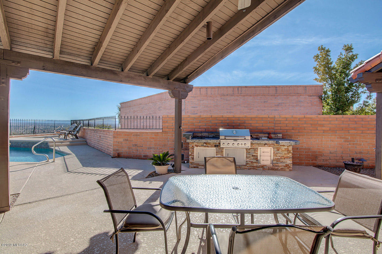 4140 N Camino Ferreo