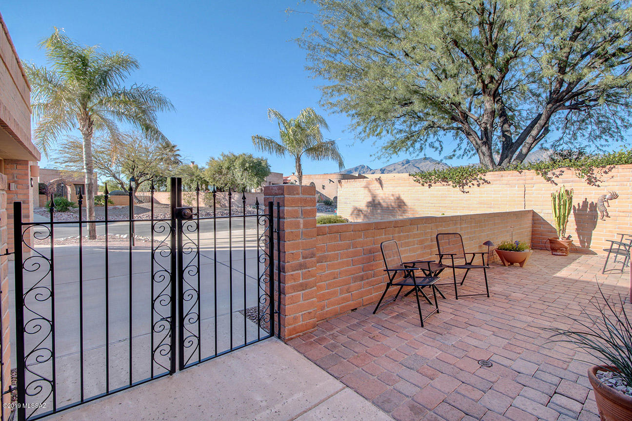 4140 N Camino Ferreo