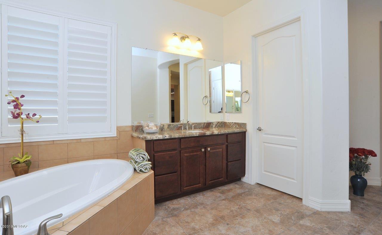 9339 E Spur Crossing Place