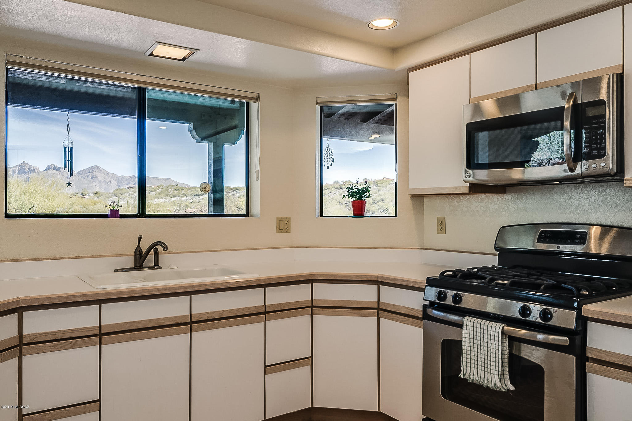 4910 N Via Velazquez