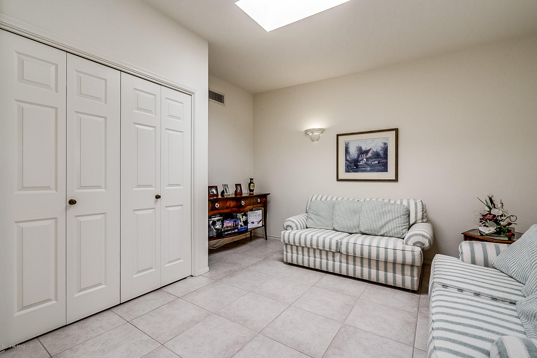 4910 N Via Velazquez